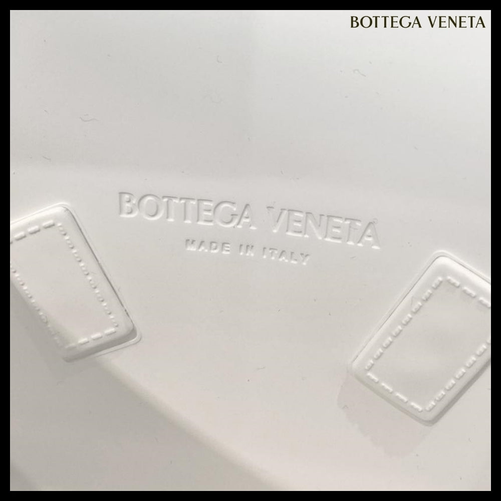 【BOTTEGA VENETA】Arco Rubber Small Tote Bag Chalk