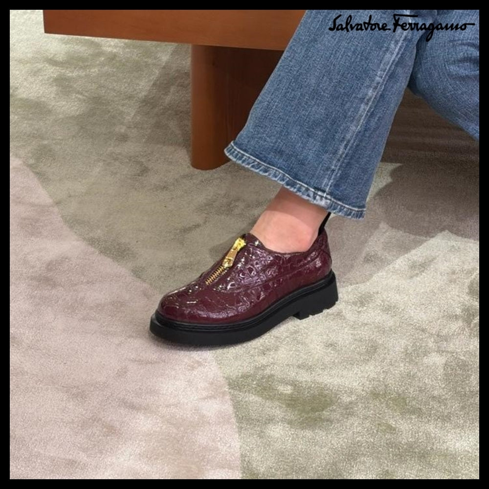 【FERRAGAMO】KAIA CROC PATTERN ZIPPER LOAFERS BURGUNDY