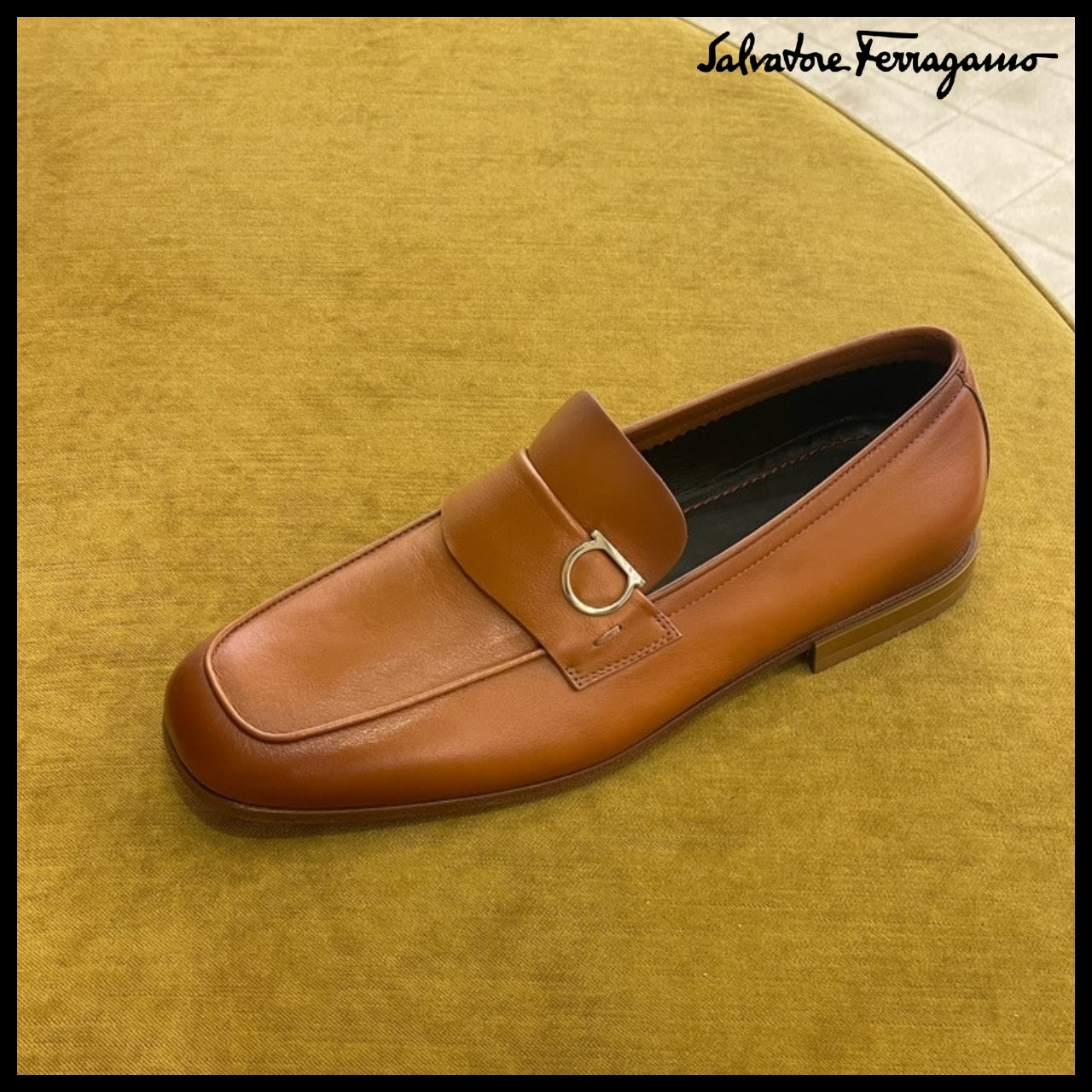 【FERRAGAMO】CRYSTAL GANCINI ORNAMENT LEATHER LOAFERS COGNAC