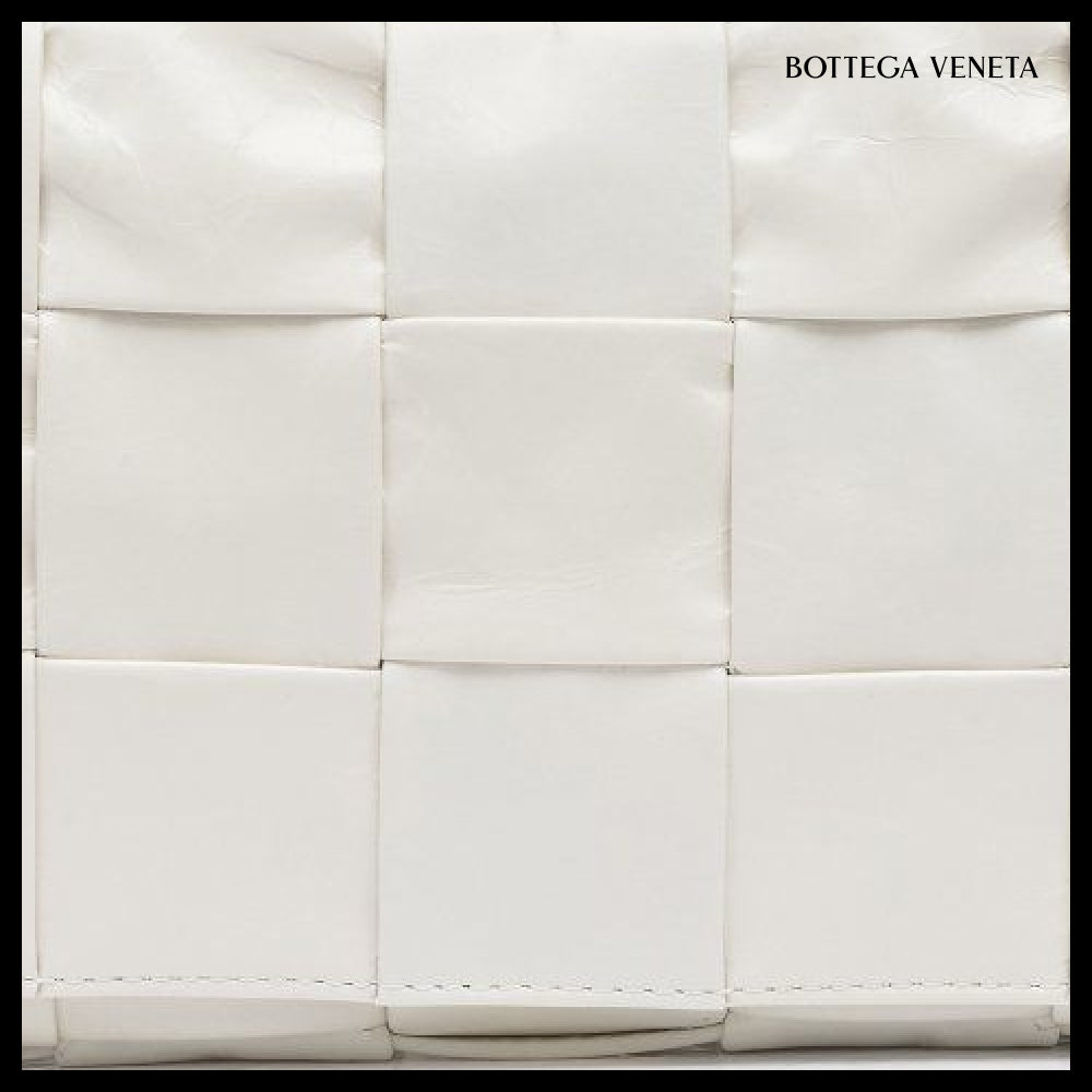 【BOTTEGA VENETA】Leather Cassette Bag White