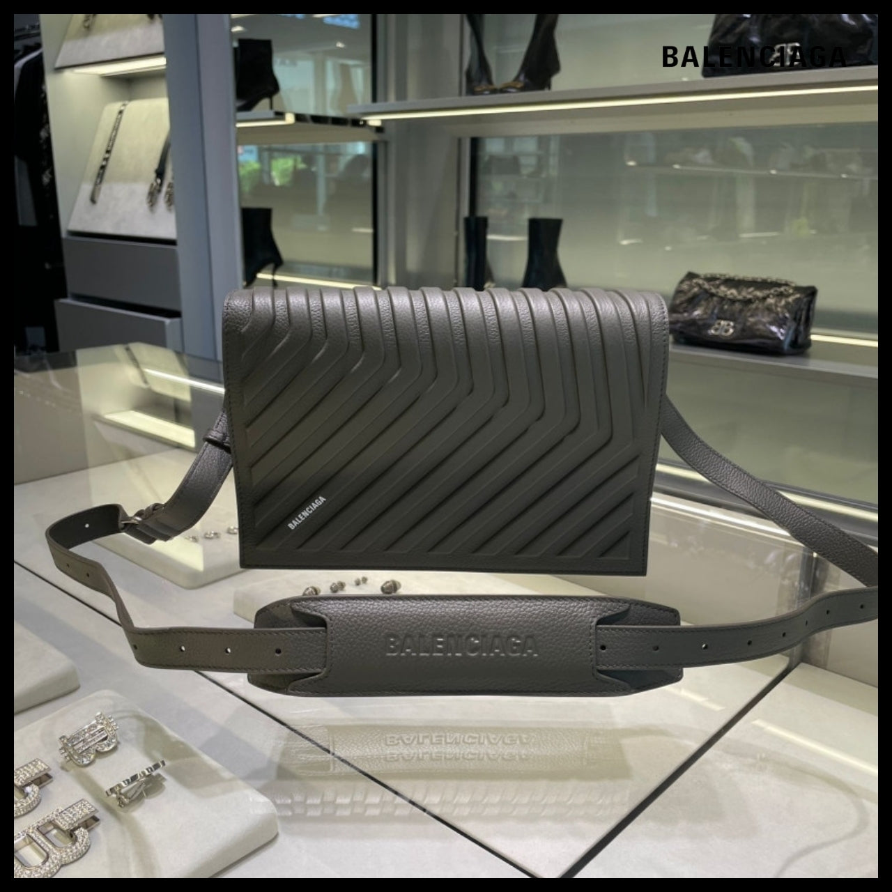 【BALENCIAGA】Car Flap Bag with Strap Khaki