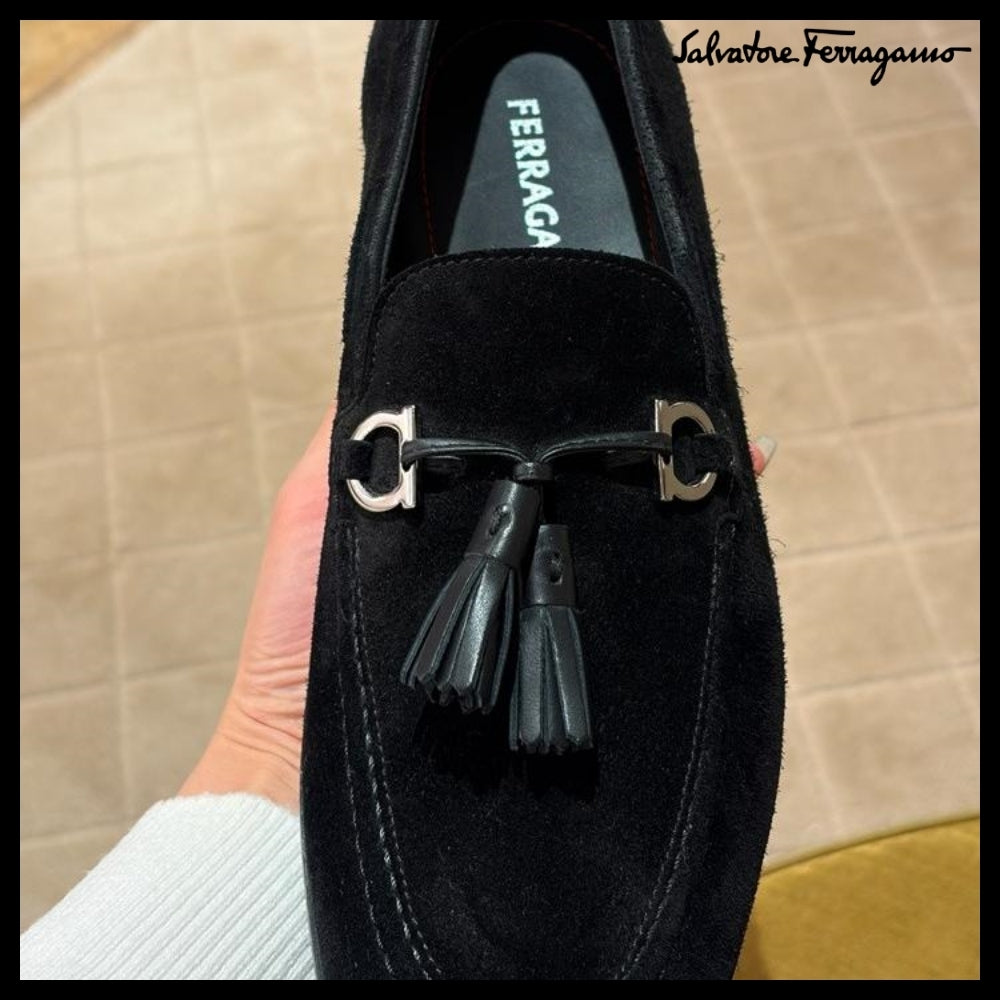 【FERRAGAMO】BASILEA 2 GANCINI TASSEL SUEDE LOAFERS BLACK