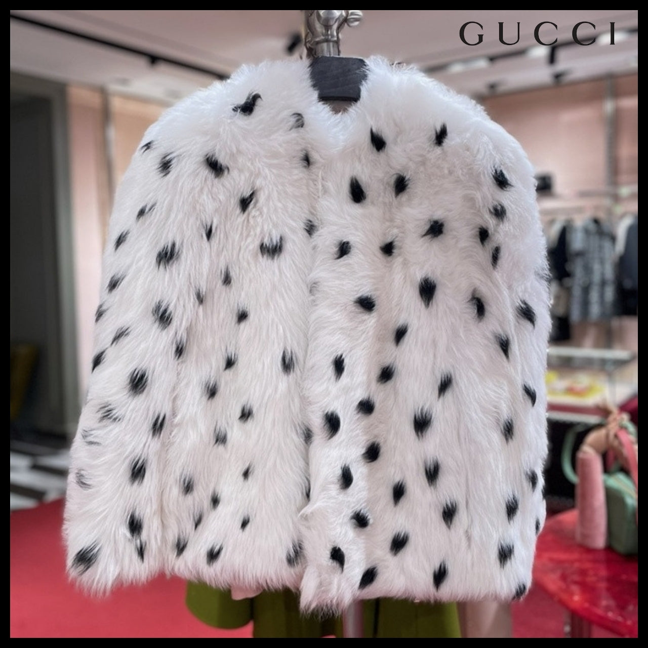【GUCCI】Dot Lamb Shearling Fur Cape Jacket Cream Black