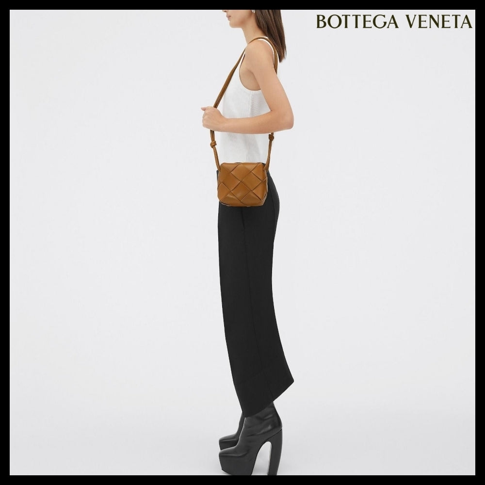 【BOTTEGA VENETA】Mini Cassette Camera Bag