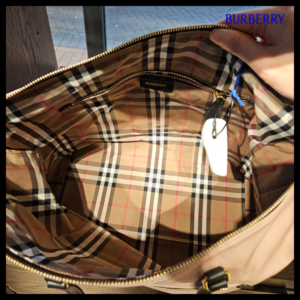 【Burberry】Lettering Logo Large Nylon Zip Tote Shopper