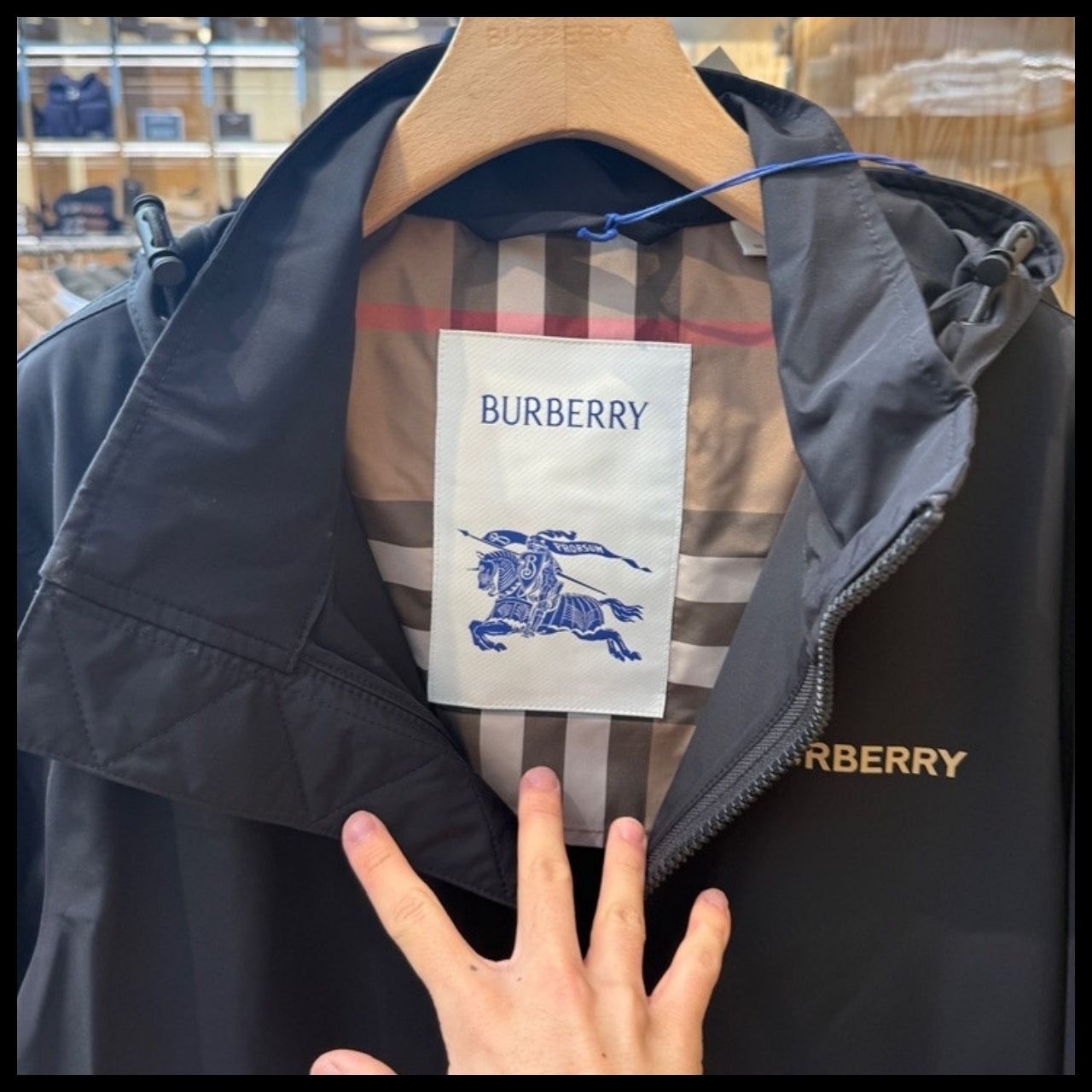 【Burberry】New Hargrave Internal EKD Windbreaker Jacket