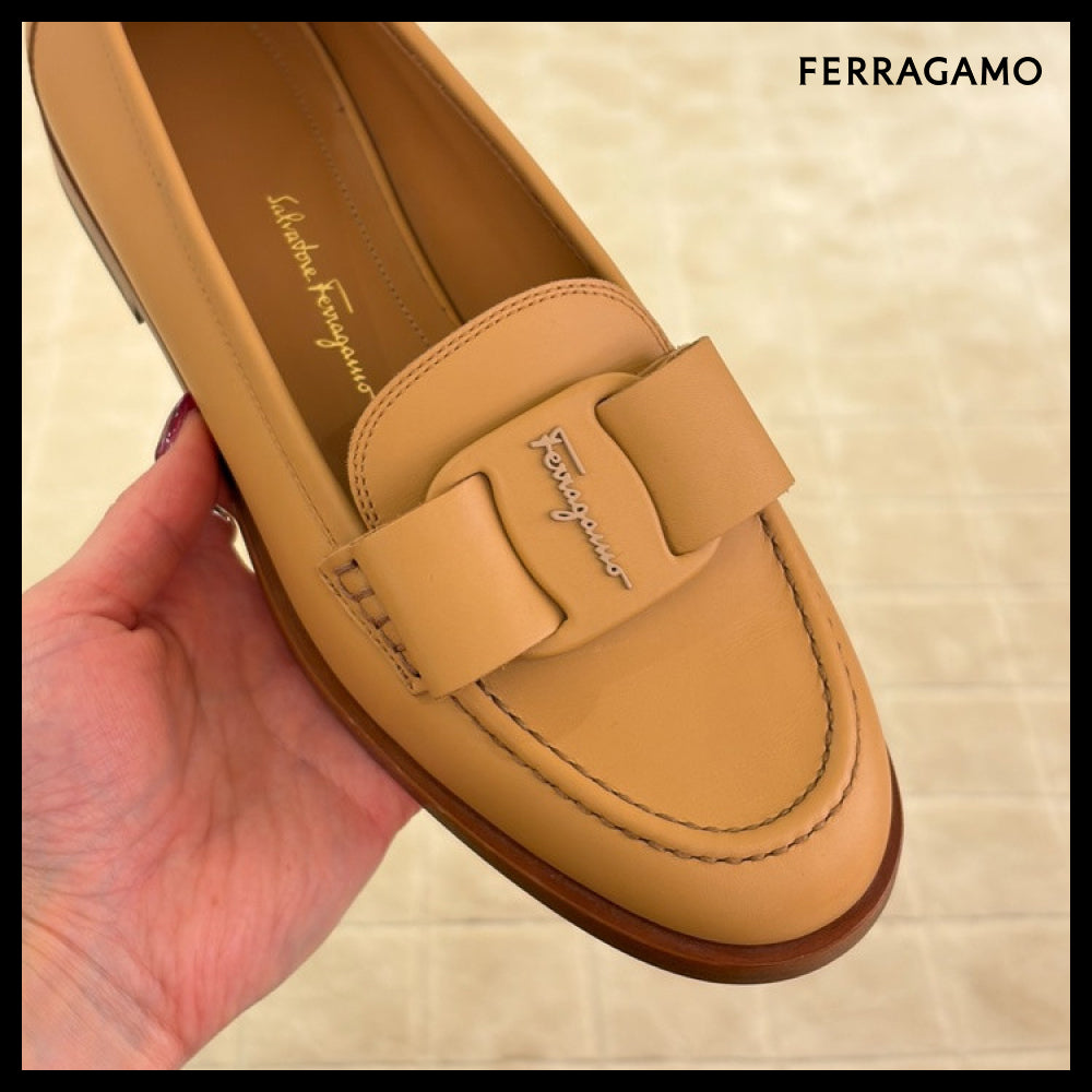 【FERRAGAMO】VIVALDO NEW VARA BOW LEATHER LOAFERS BEIGE
