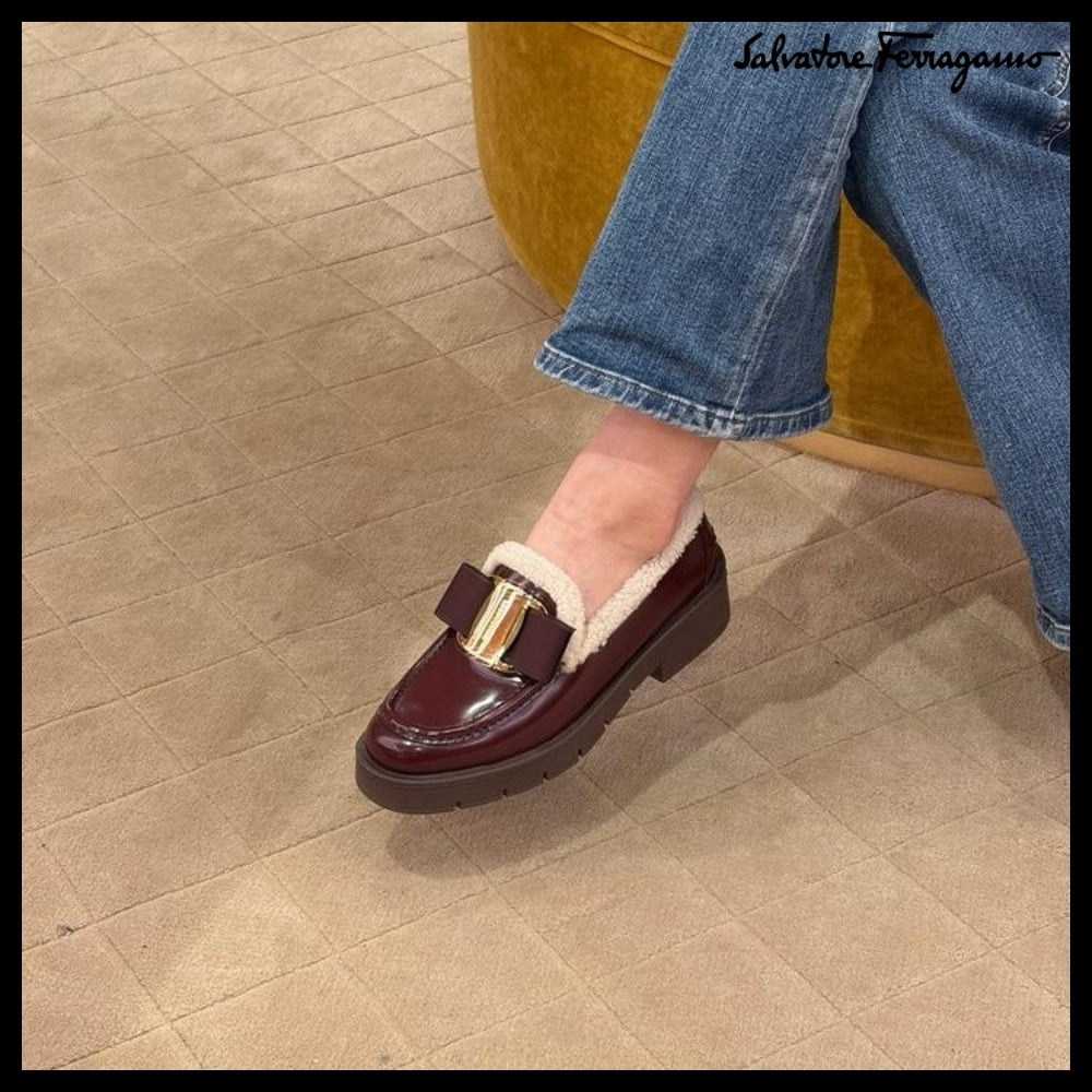 【FERRAGAMO】MIRTY FUR VARA BOW SHEARLING LOAFERS BURGUNDY