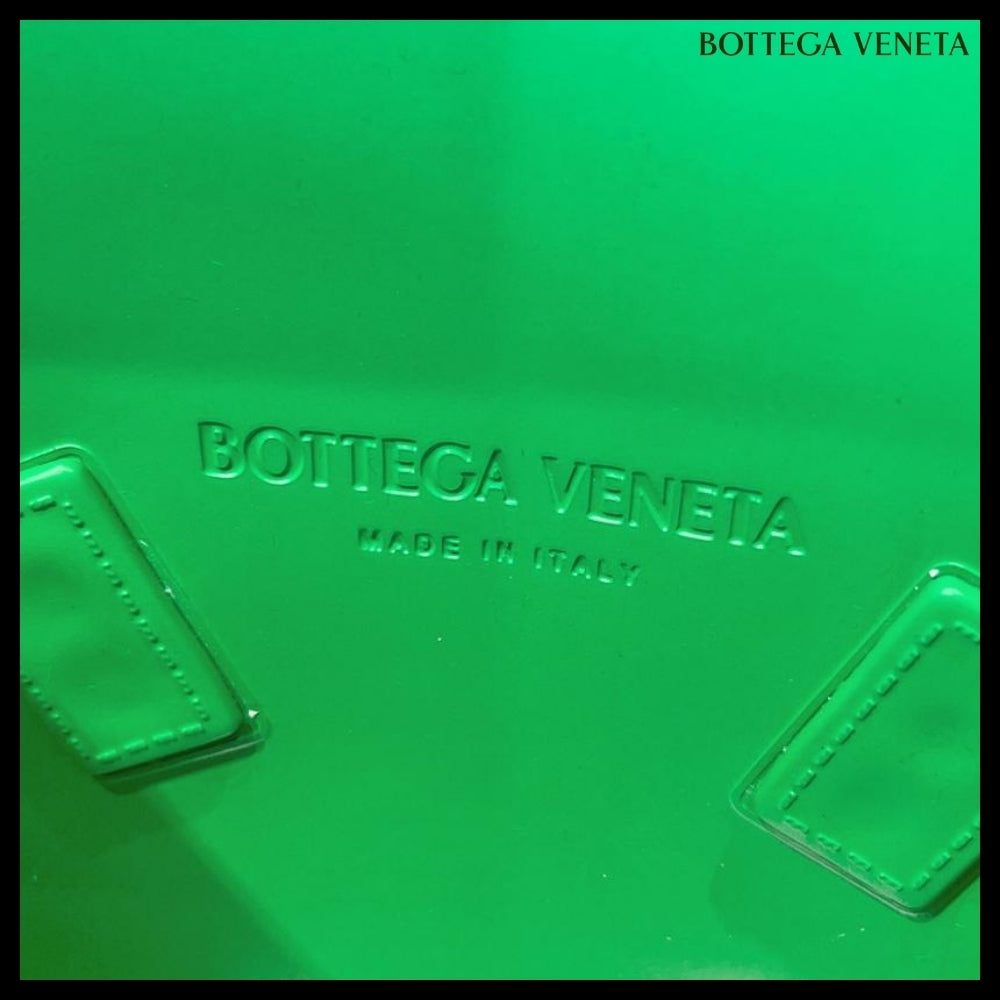 【BOTTEGA VENETA】Arco Rubber Small Tote Bag Grass