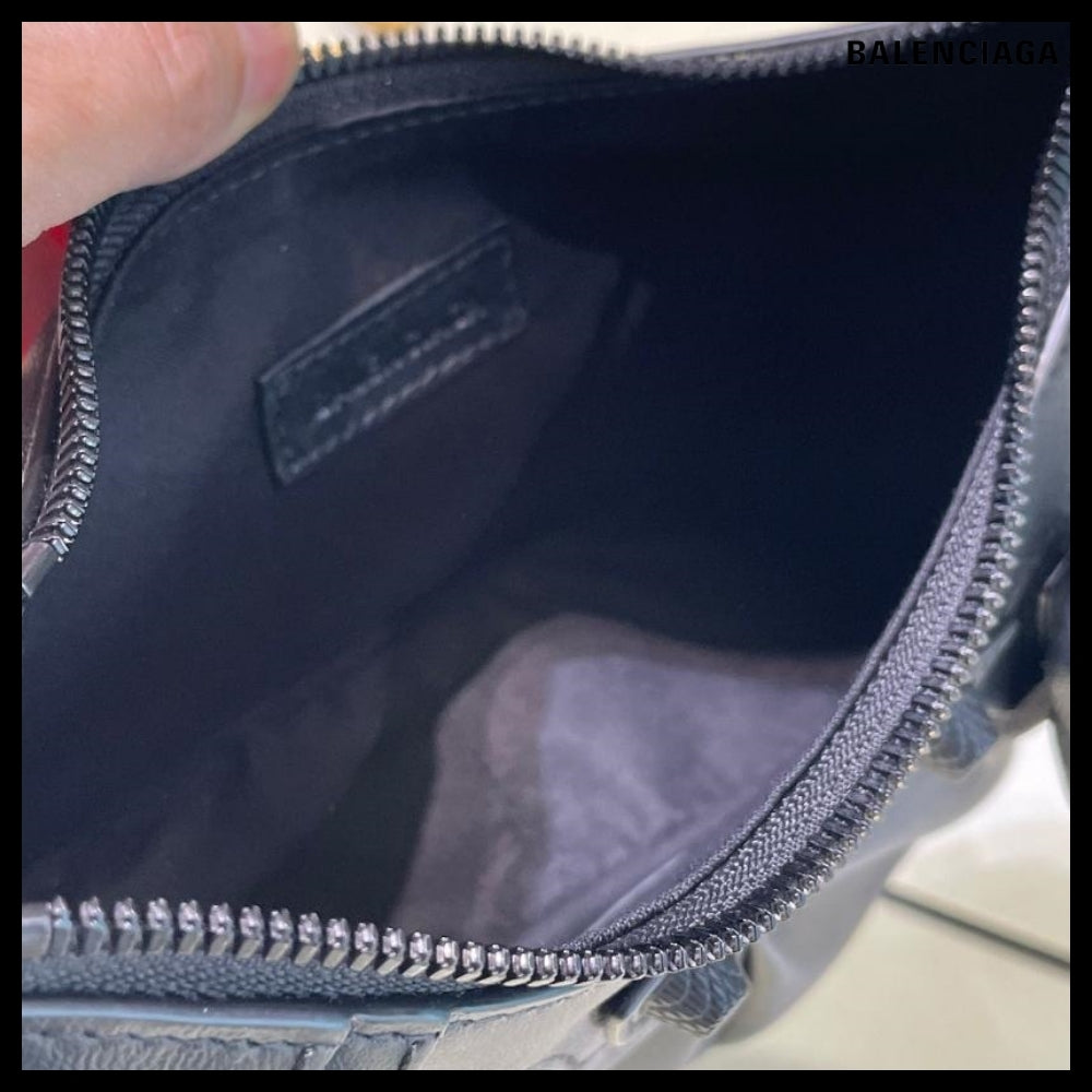 【正規品】BALENCIAGA Lambskin Le Cagole Rose Detail XS Hobo
