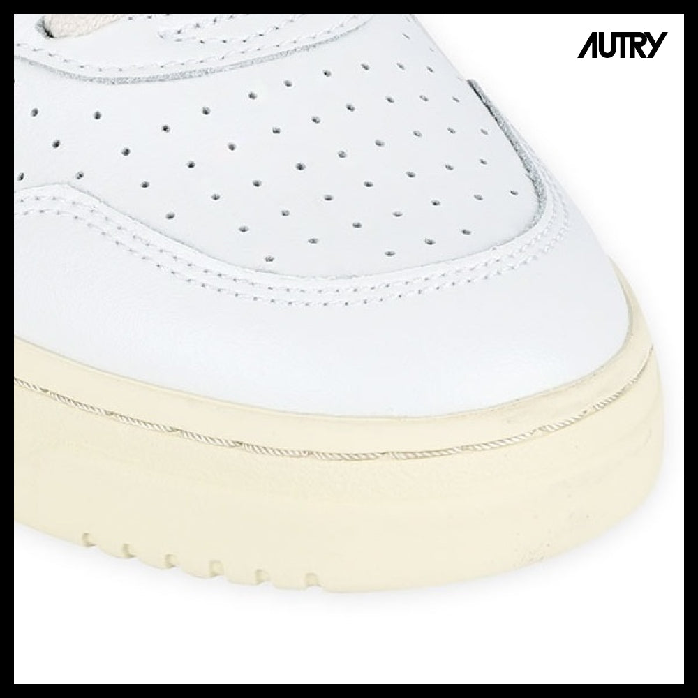 【AUTRY】Medalist Leather Low Top White Silver Tab