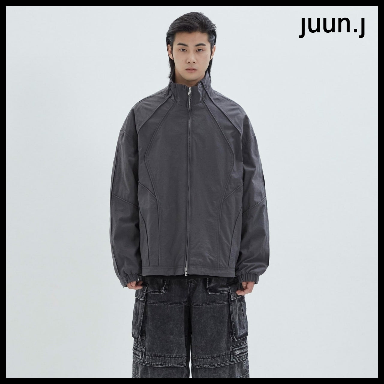 【JUUN.J】Curved Cut Design Stand Collar Jumper Grey