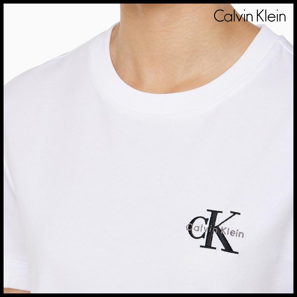【Calvin Klein】Regular Fit Small Monogram Sleeve T-Shirt