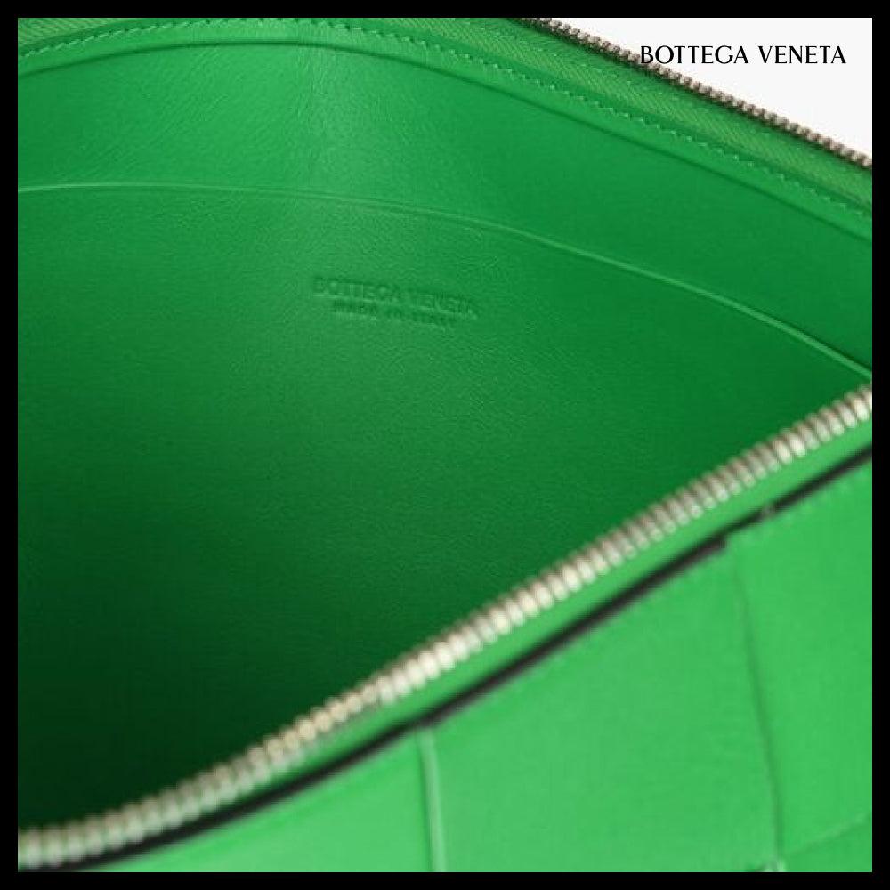 【BOTTEGA VENETA】Green Clutch Bag