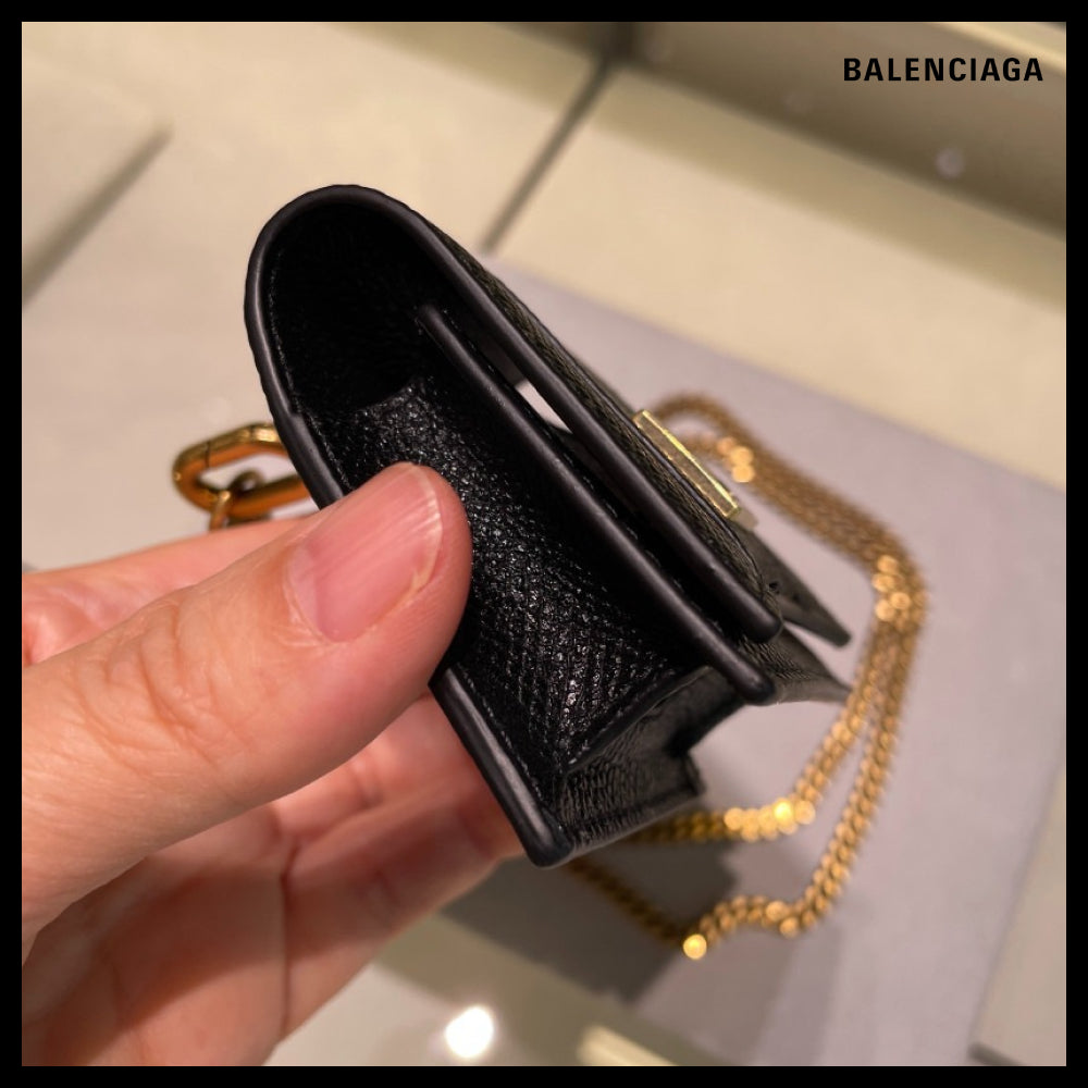 【BALENCIAGA】Hourglass AirPods Holder Gold Black