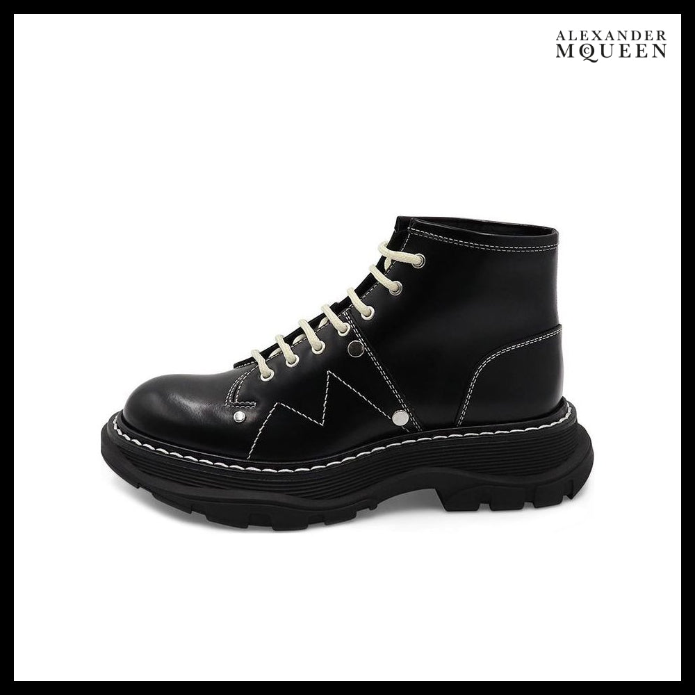 【Alexander Mcqueen】Tread Lace-Up Boots in Black/Silver