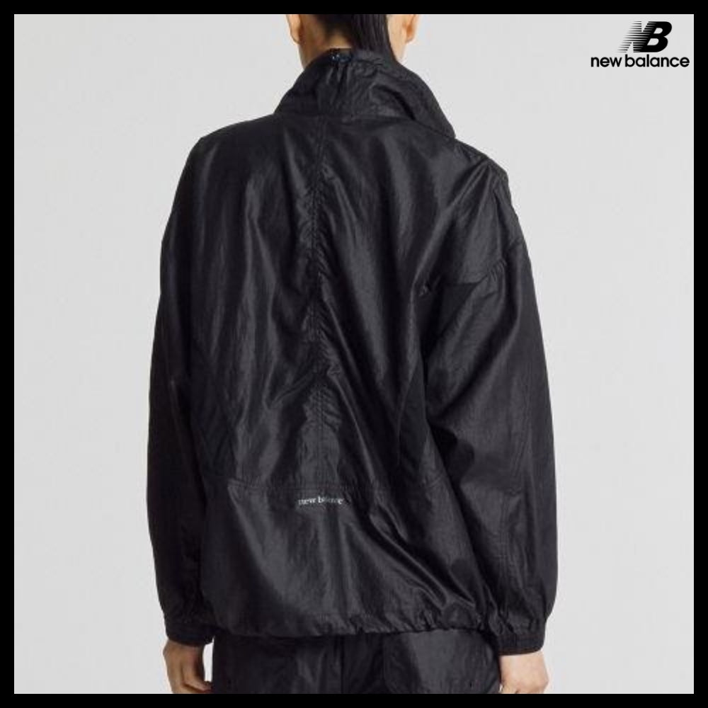 【New Balance】Women 204 Lightweight Woven Jacket