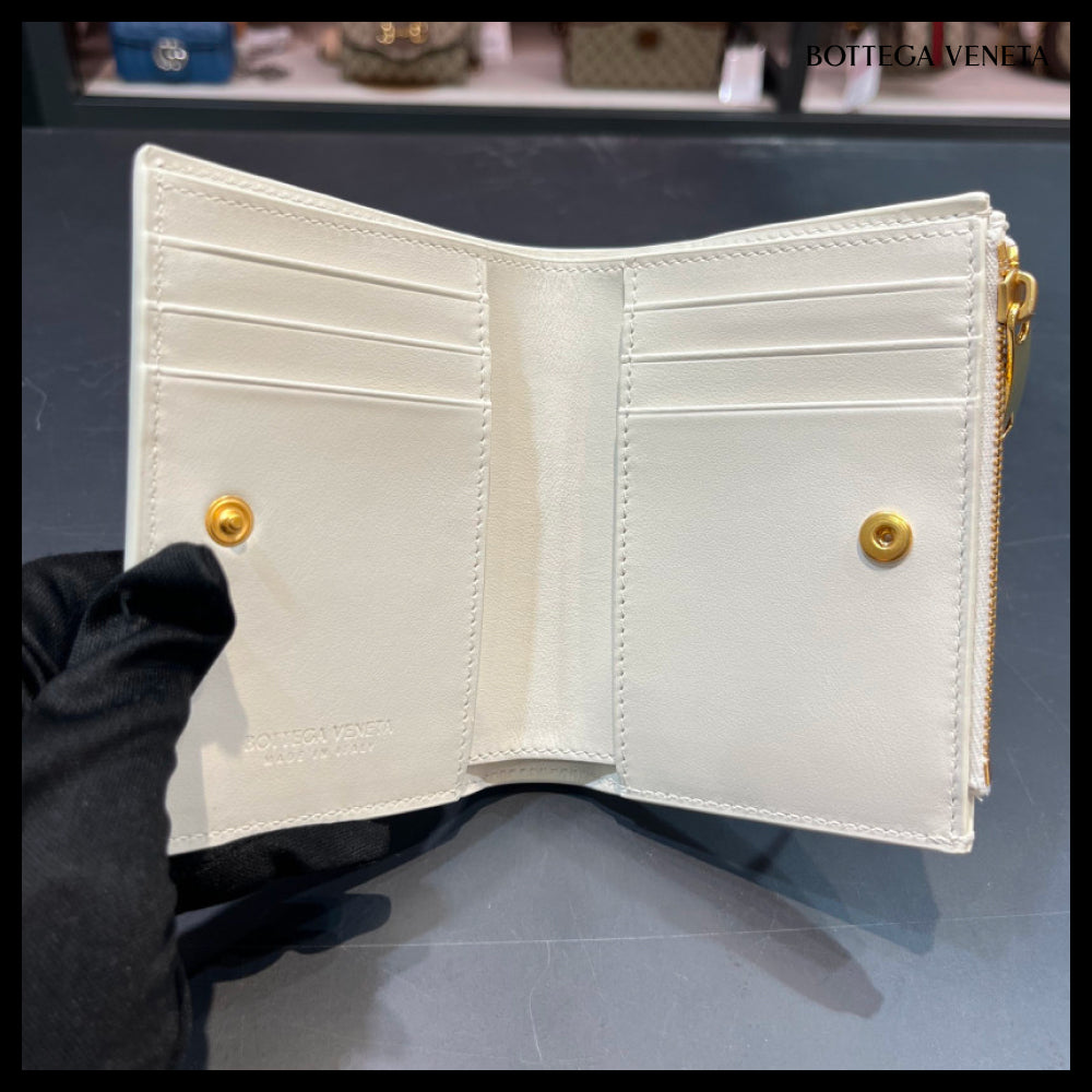 【BOTTEGA VENETA】INTRECCIATO LEATHER BI-FOLD WALLET