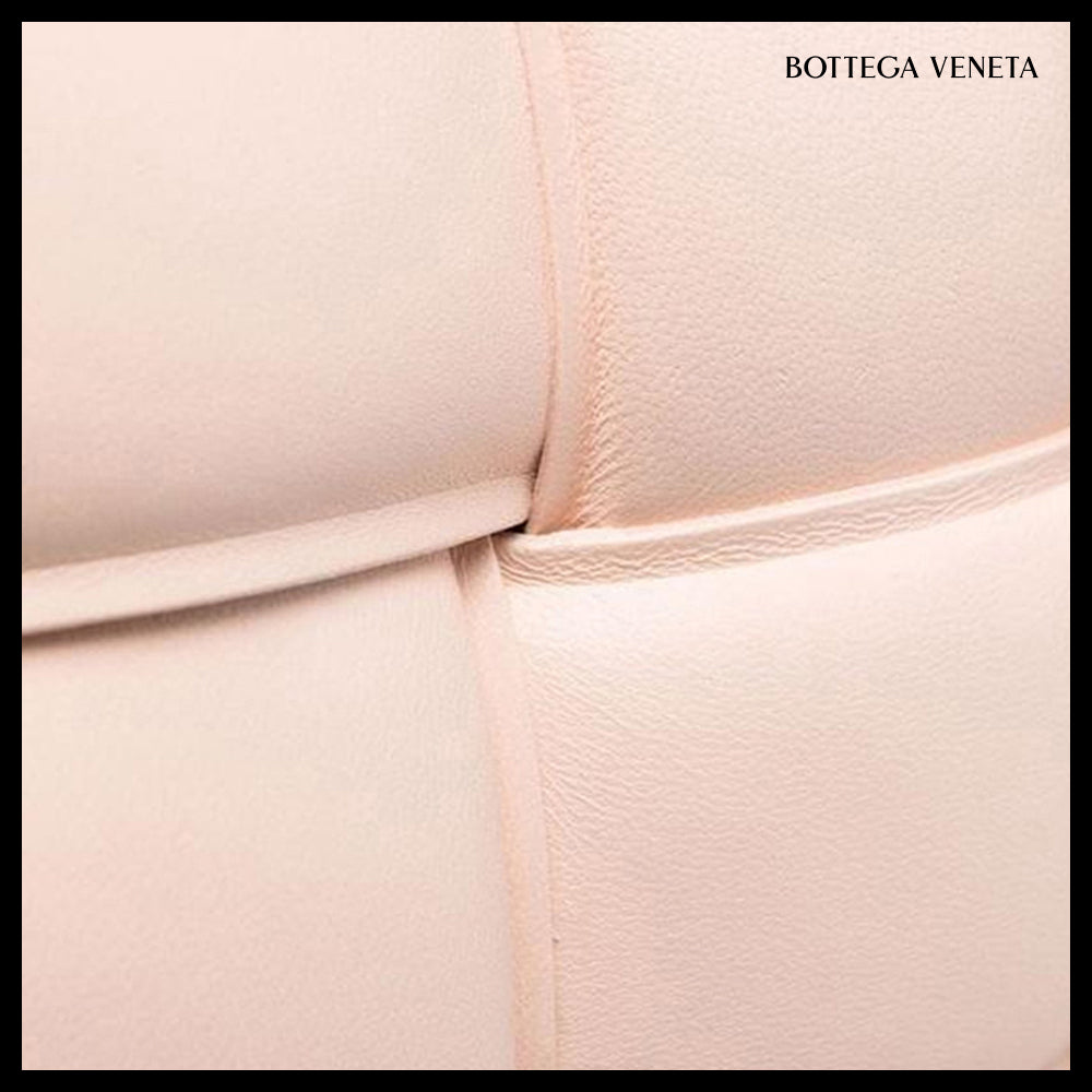 【BOTTEGA VENETA】Padded Leather Cassette Bag Melon Washed