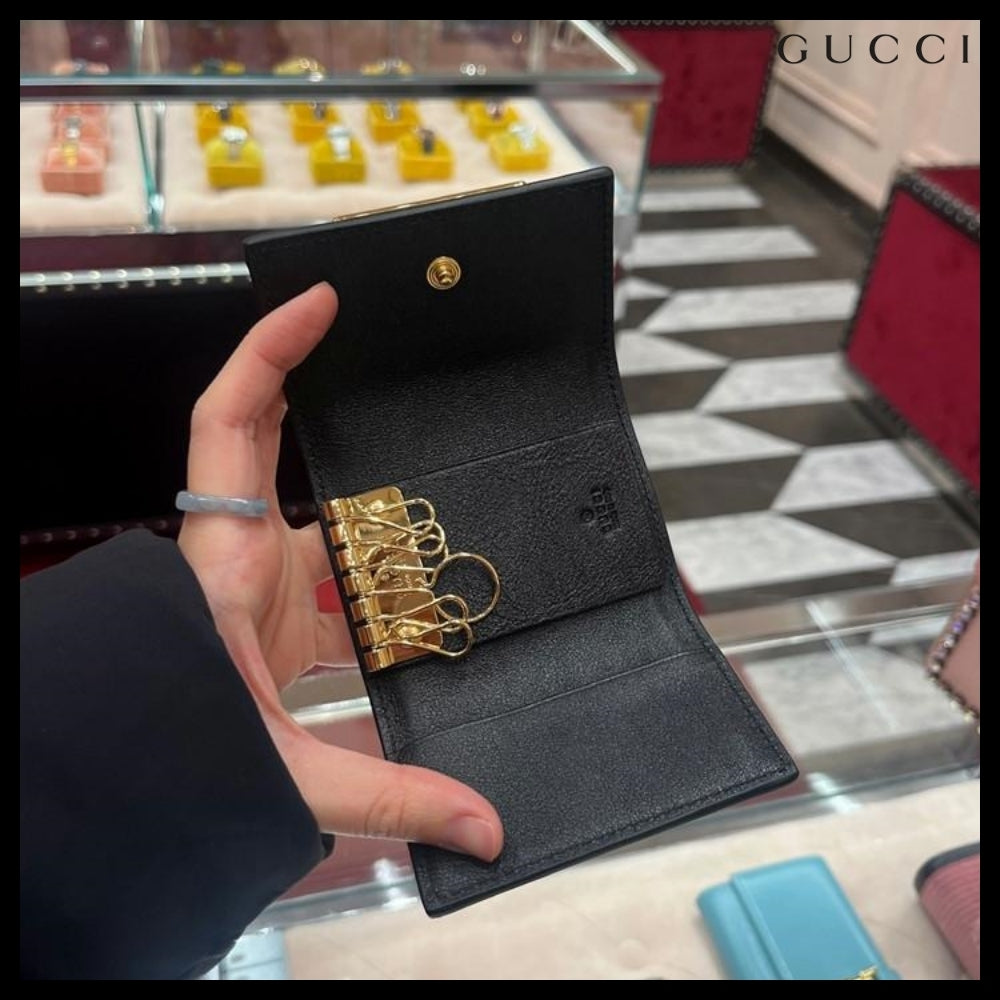 【GUCCI】GG Up Embossed Leather Flap Key Case Black