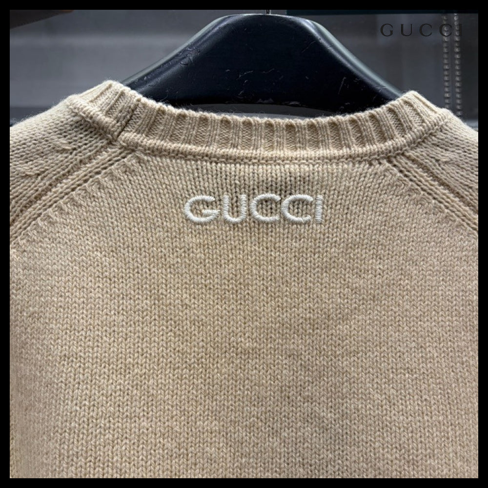 【GUCCI】Back Logo Embroidered Wool Crewneck Knit Butter