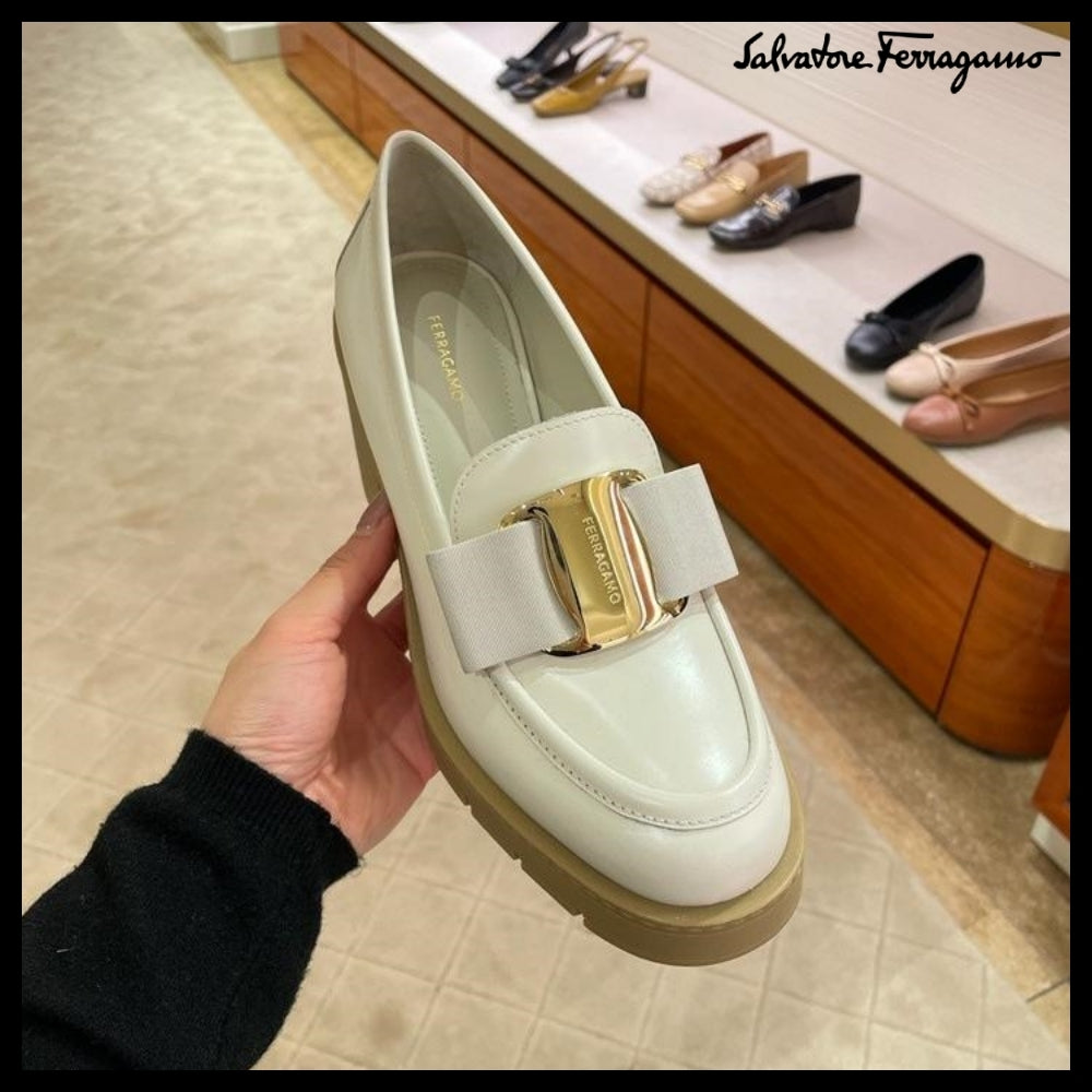 【FERRAGAMO】BENILDE VARA BOW LEATHER LOAFER HEELS WHITE