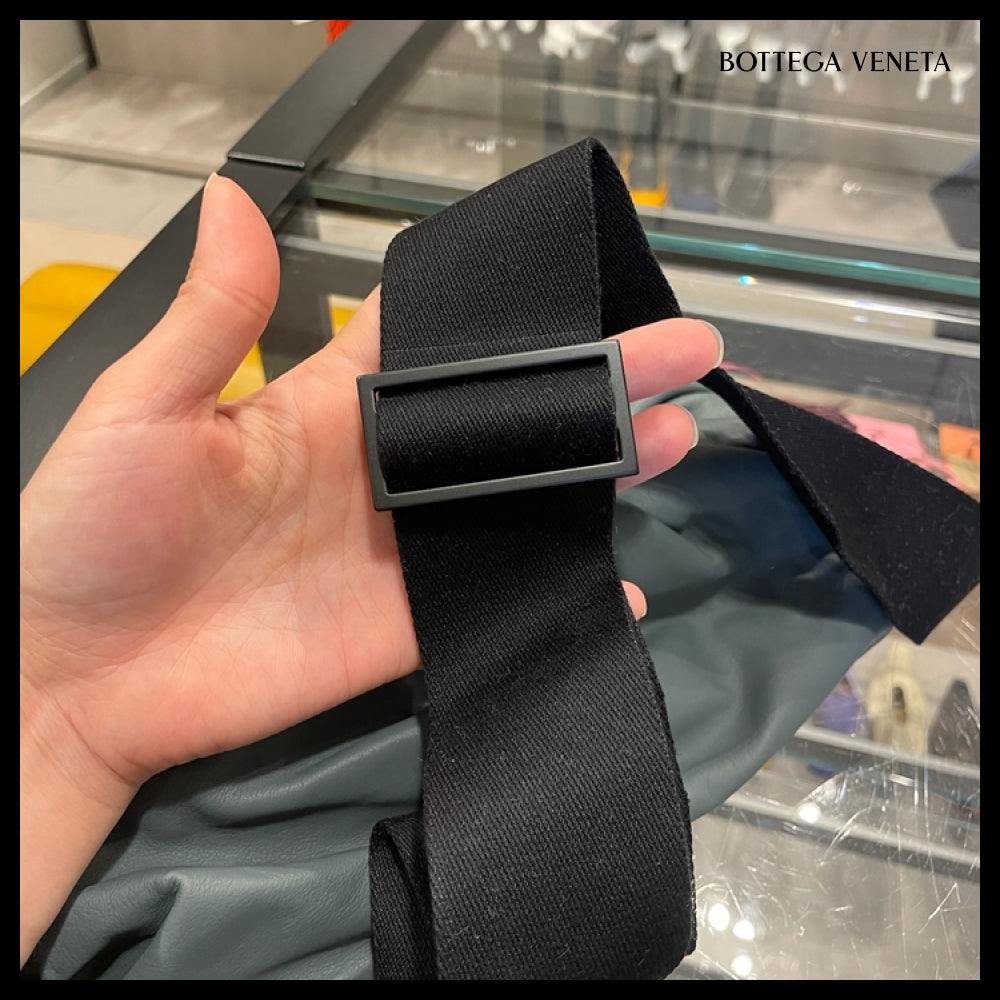 【BOTTEGA VENETA】HIDROLOGY Leather Crossbody Bag Slate