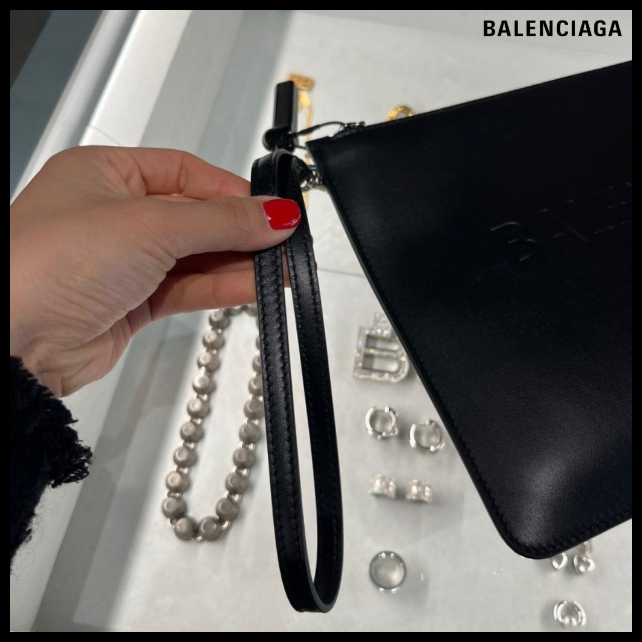 【BALENCIAGA】Duty Free Lettering Logo Smooth Strap Clutch