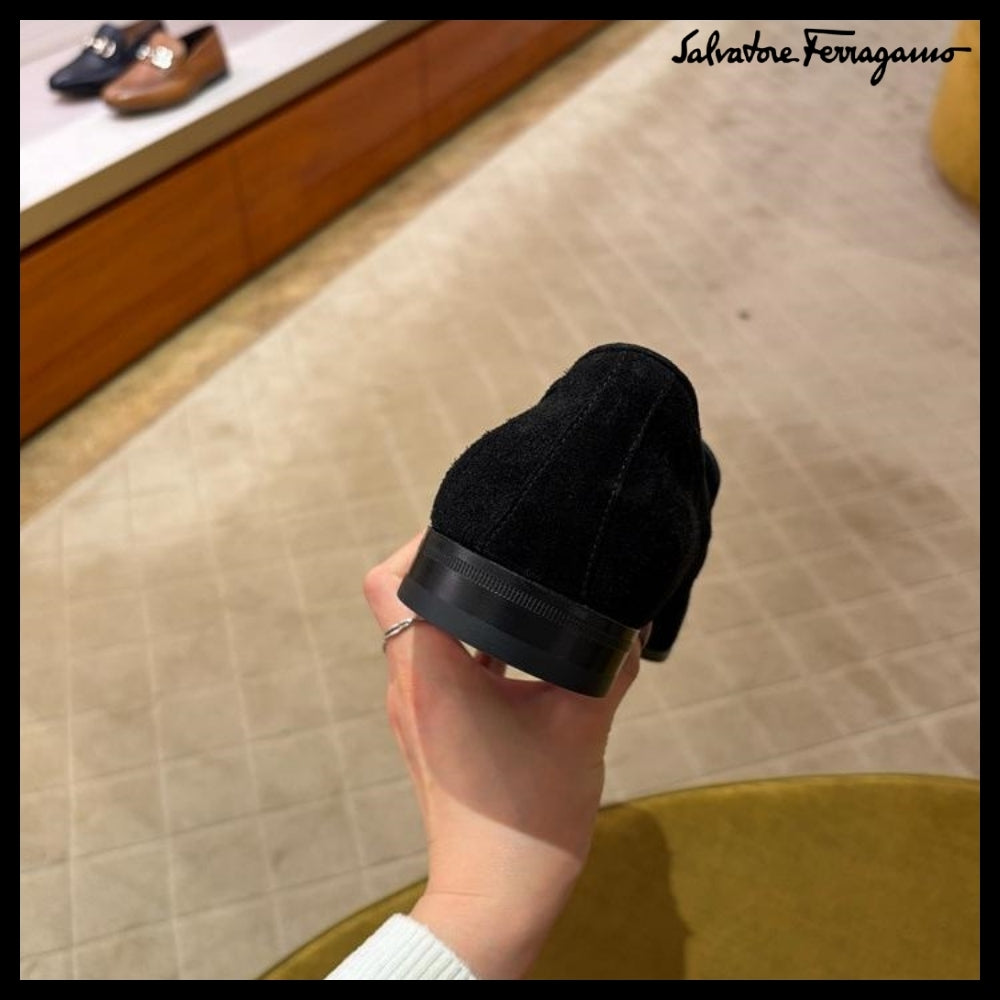 【FERRAGAMO】BASILEA 2 GANCINI TASSEL SUEDE LOAFERS BLACK