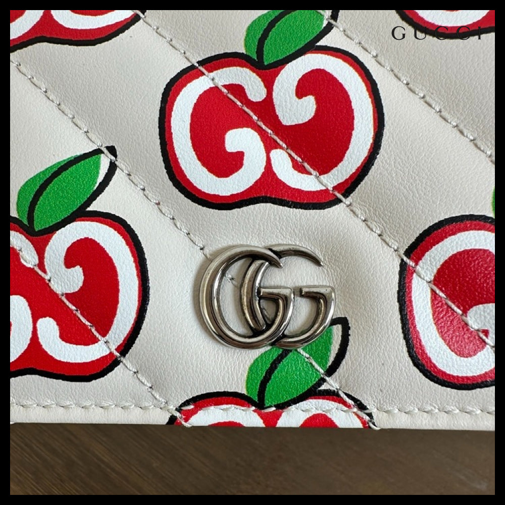 【GUCCI】GG Marmont Apple Print Quilted Coin Pocket Wallet
