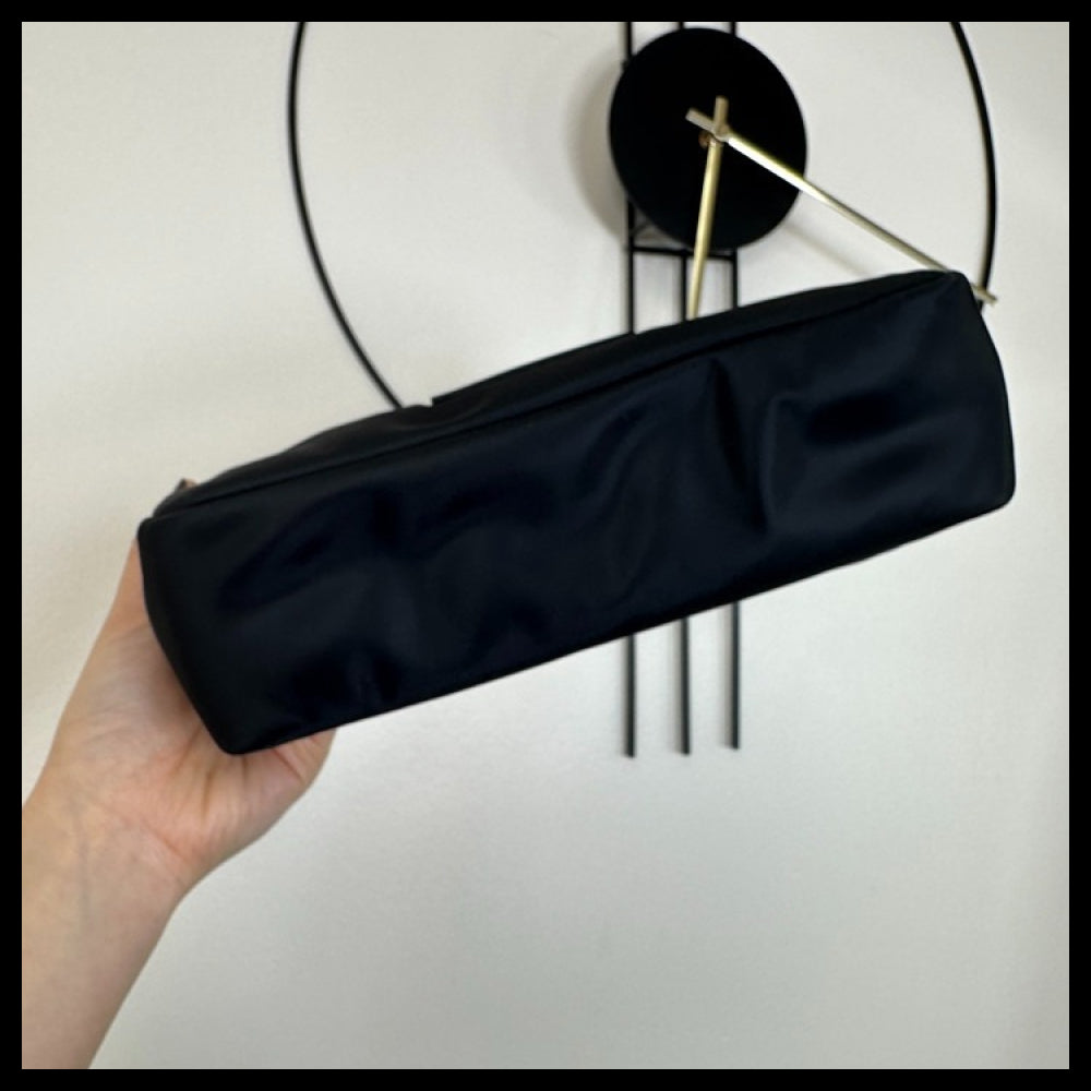 【Burberry】Wilton Logo Small Nylon Pouch Black