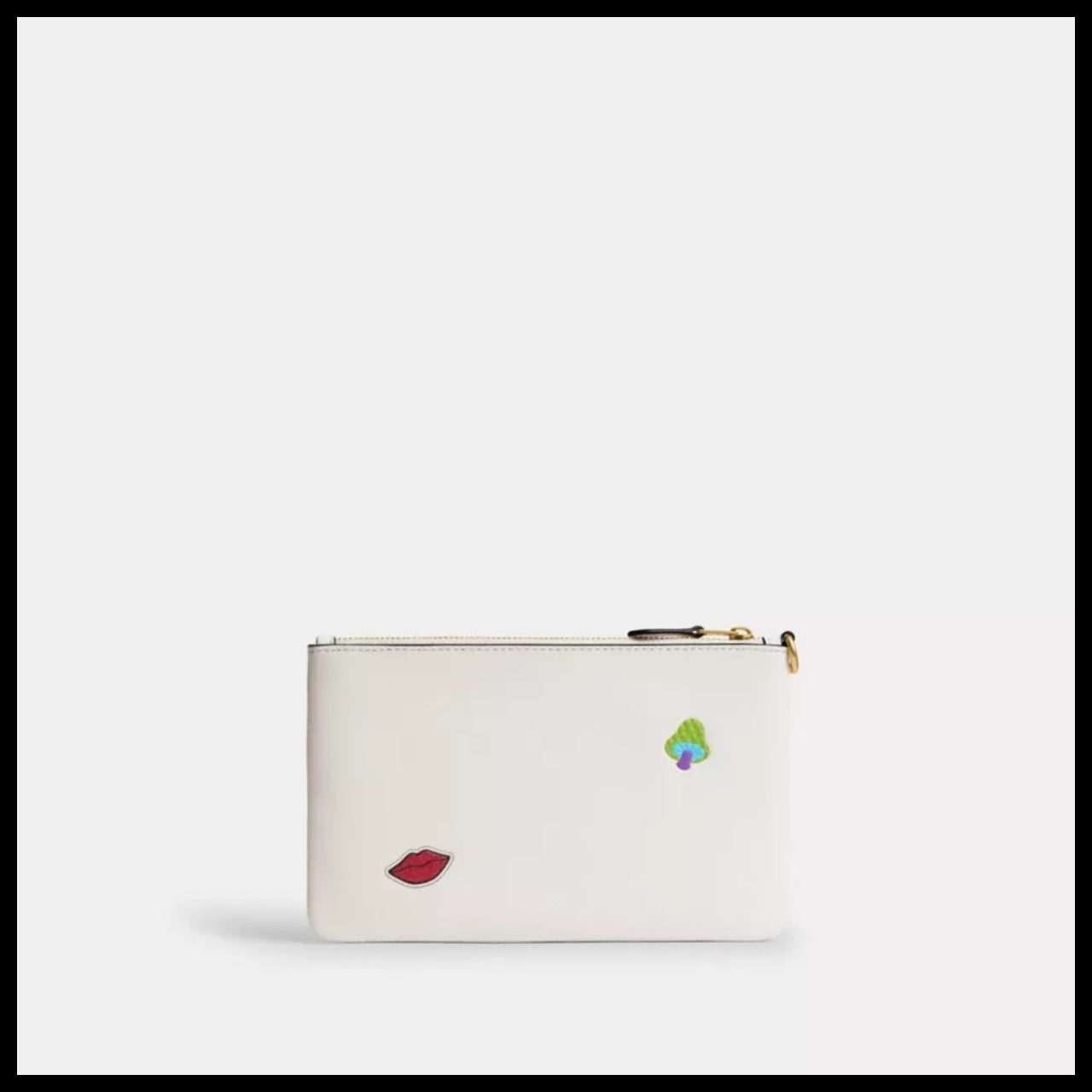 【Coach】Essential small wristlet with sticker print
