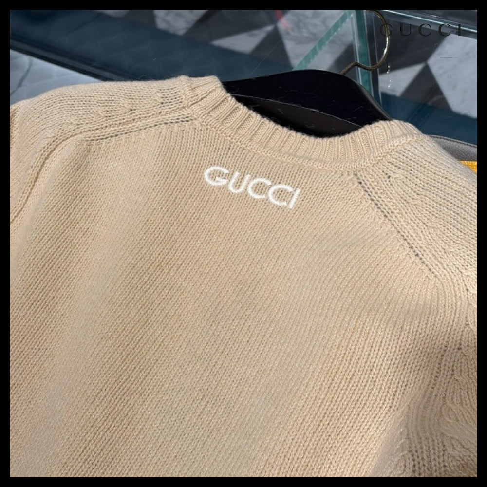 【GUCCI】Back Logo Embroidered Wool Crewneck Knit Butter