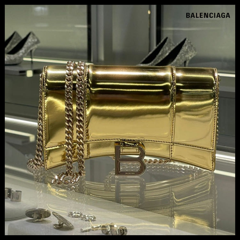 【BALENCIAGA】Hourglass Wallet on Chain Mirror Effect Gold
