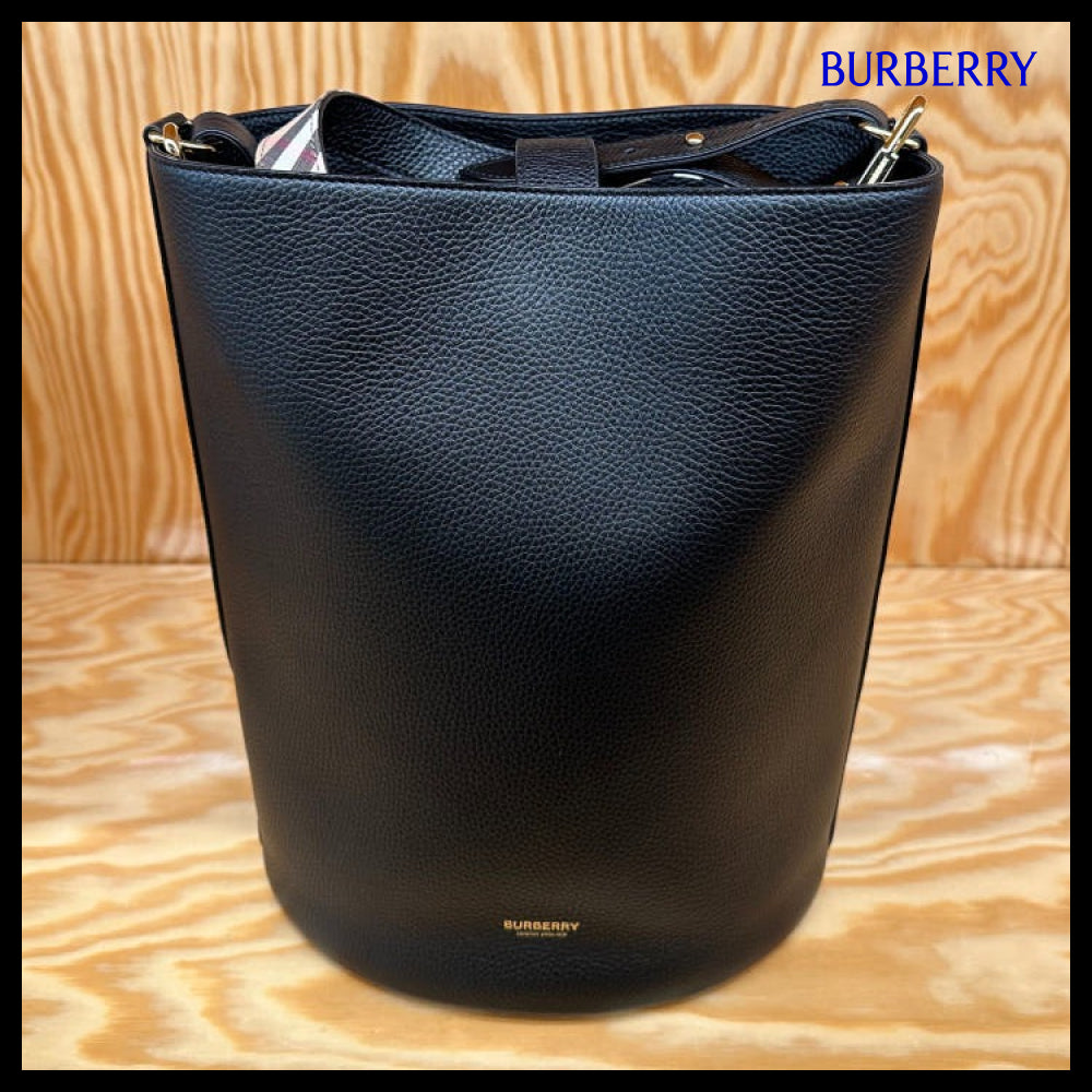 【Burberry】Grain Leather Medium Bucket Bag 2 Colors