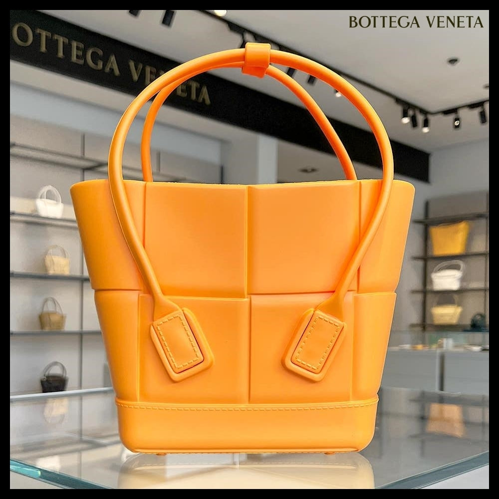 【BOTTEGA VENETA】Arco Rubber Small Tote Bag Tangerine