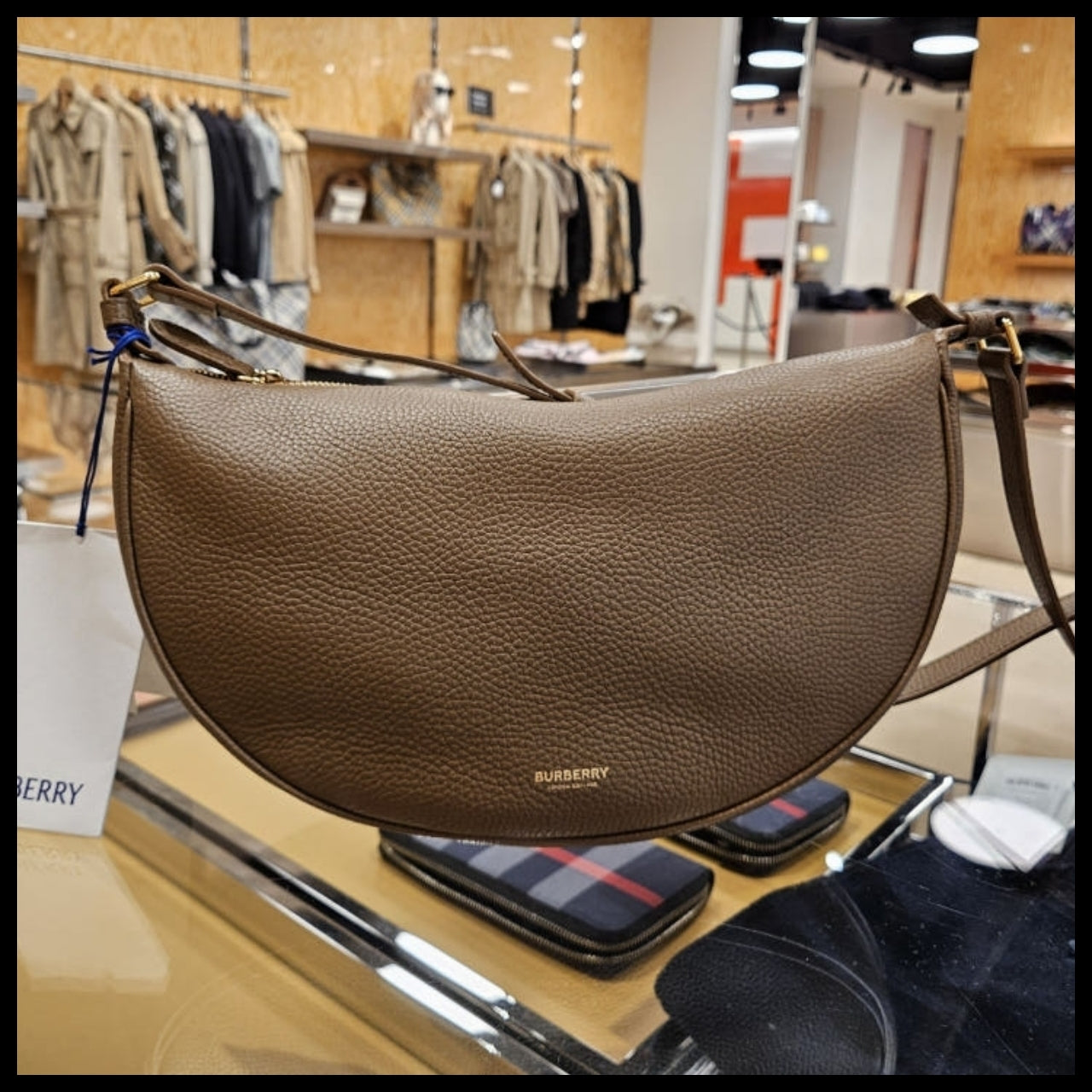 【Burberry】Half Moon Soft Grain Leather Sling Crossbody Bag
