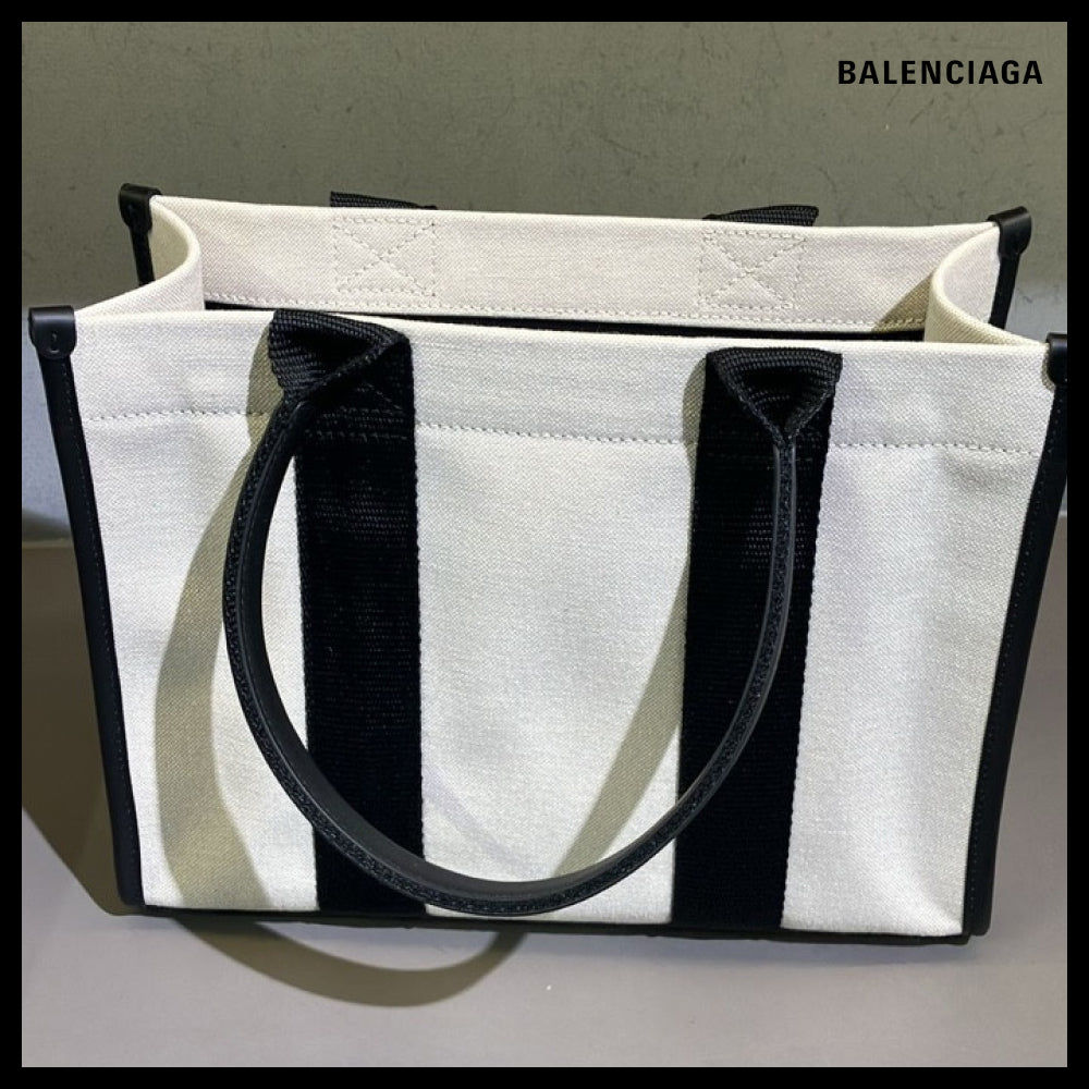 ★BALENCIAGAアウトレット セール ★Logo Unisex Organic Cotton