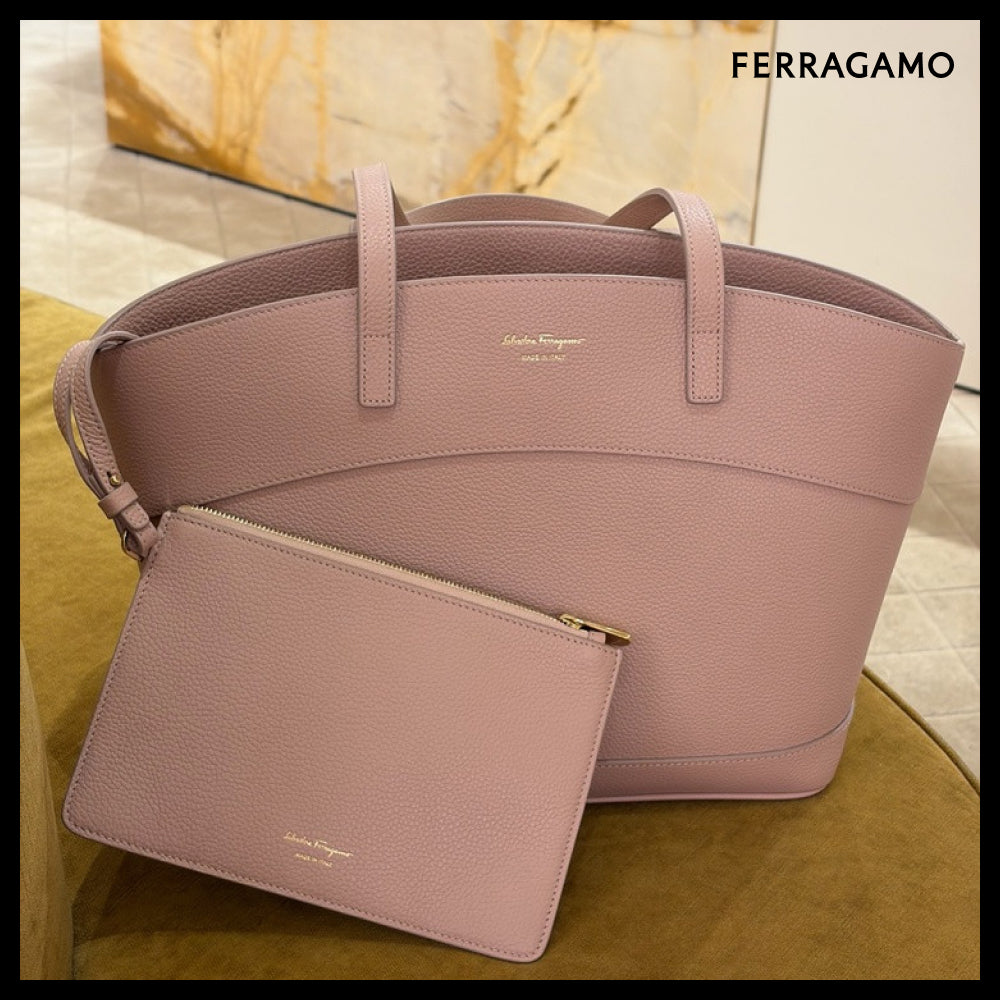 【FERRAGAMO】CHARM LOGO LEATHER MEDIUM TOTE BAG PINK BEIGE