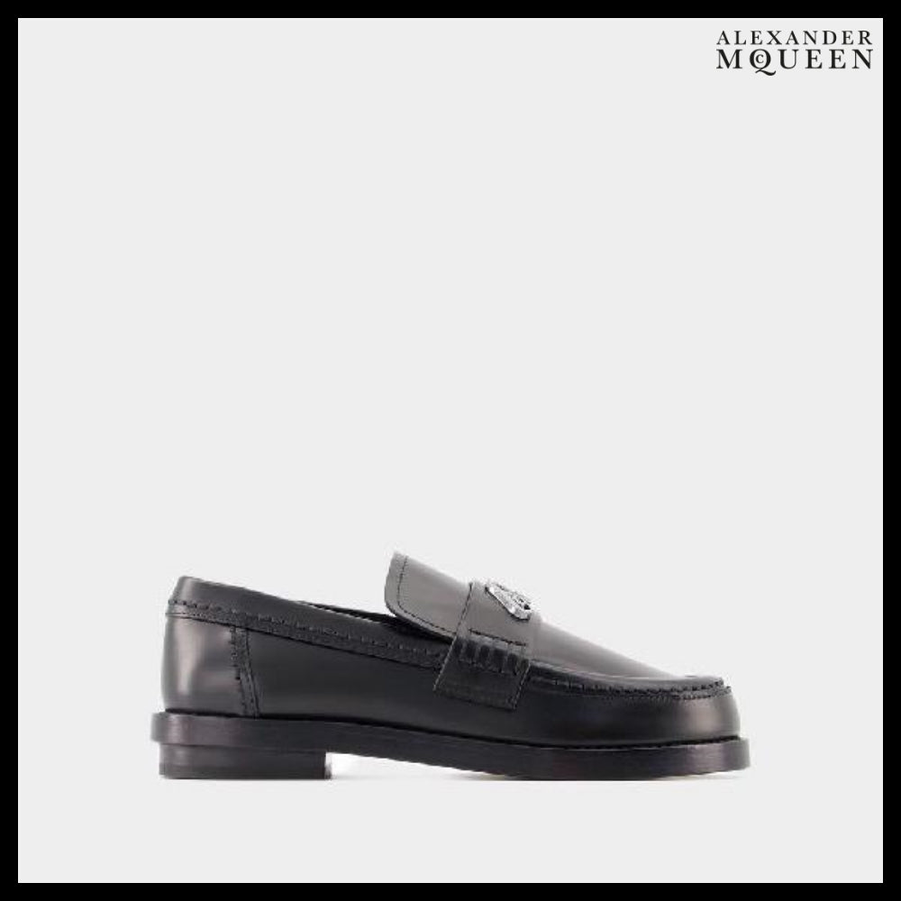【Alexander Mcqueen】Seal Logo Plaque Leather Loafers Black