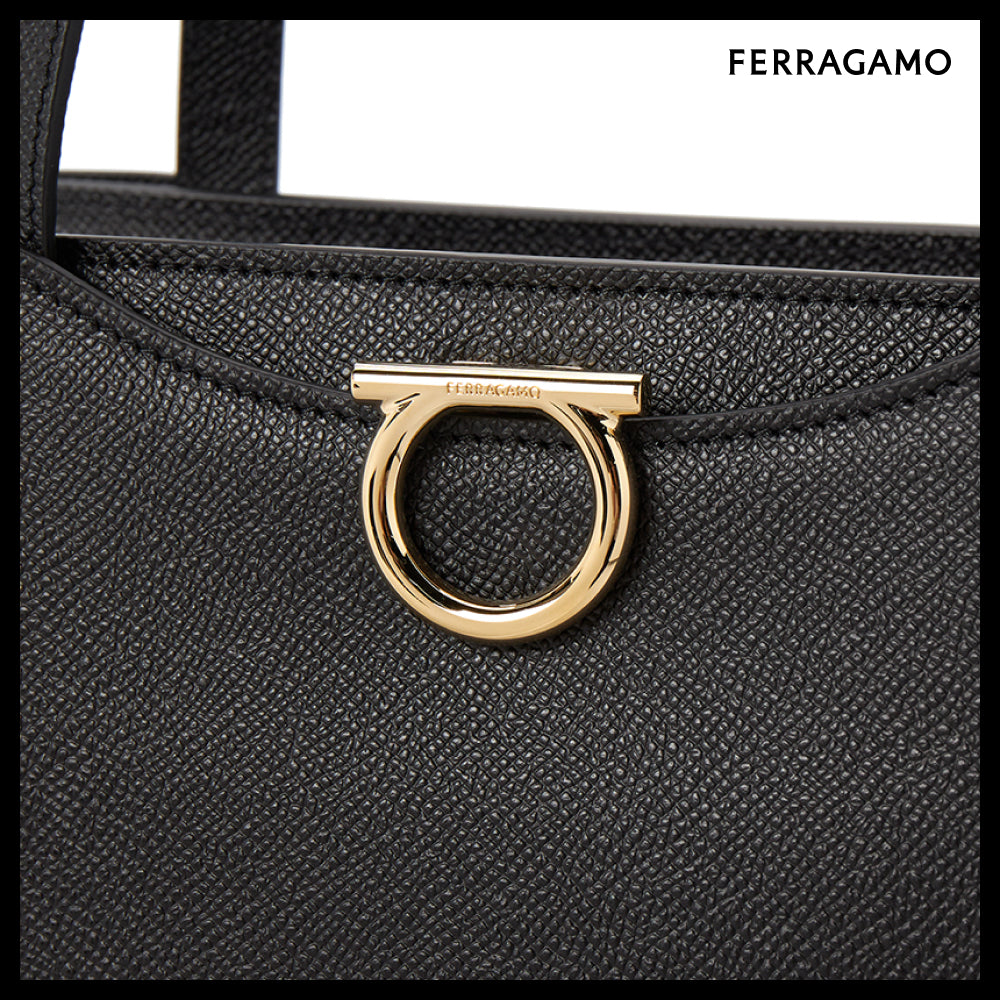 【Ferragamo】Rounded Gancini Shoulder Bag