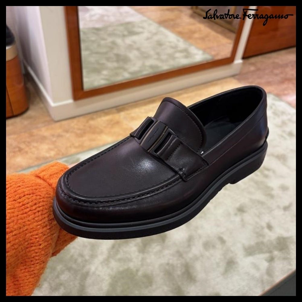 【FERRAGAMO】PLANO BUCKLE LEATHER LOAFERS BLACK