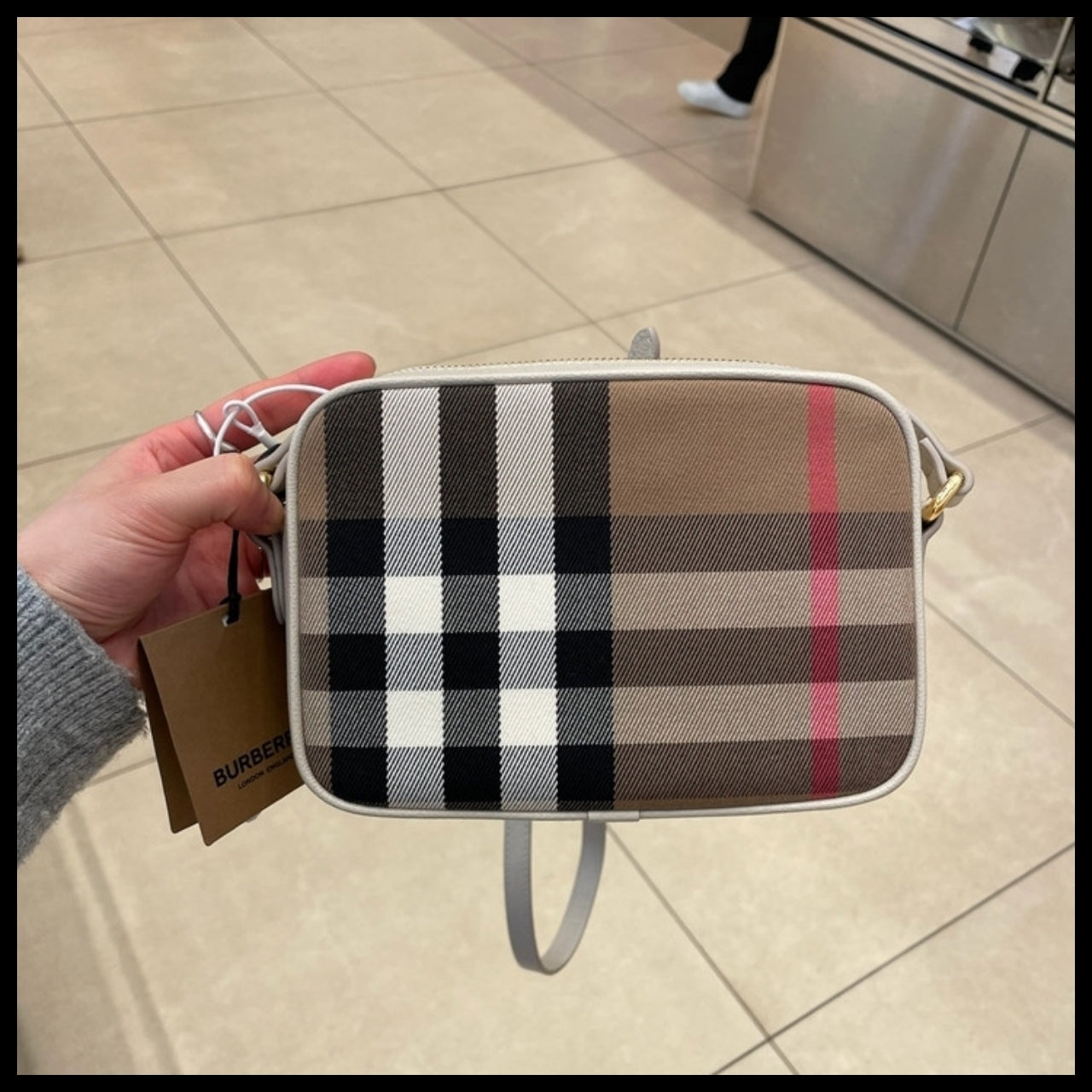 【Burberry】House Check Leather Small Camera Bag Limestone