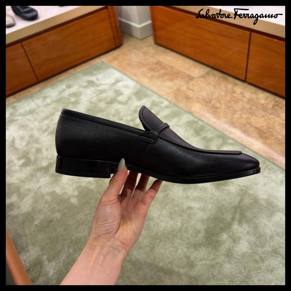 【FERRAGAMO】CHARME GANCINI LEATHER LOAFERS BLACK
