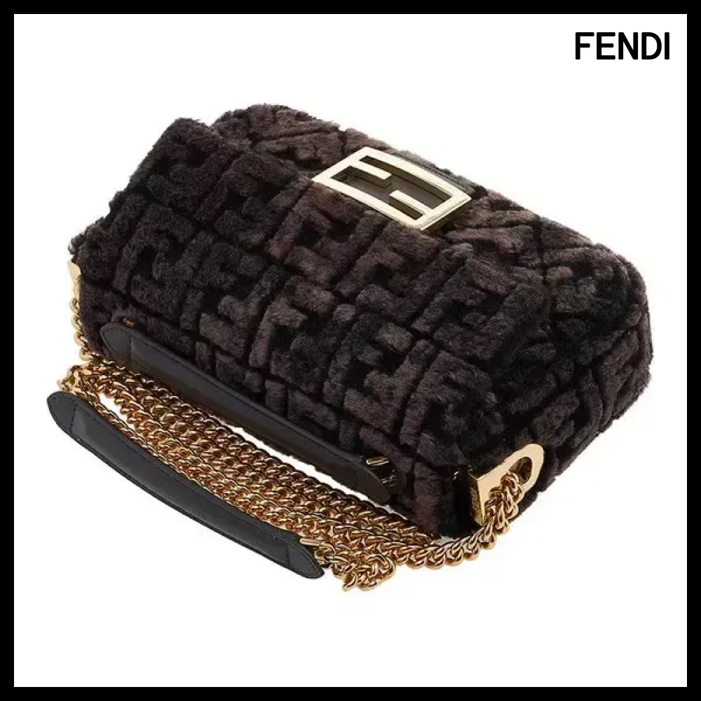 【FENDI】Women's Chain Baguette Bag