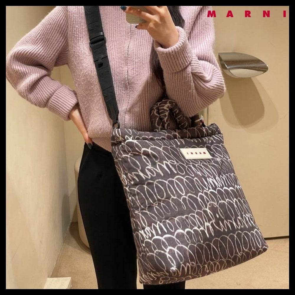 【MARNI】Logo-Patch Scribble-Print Puffer Tote Bag Charcoal