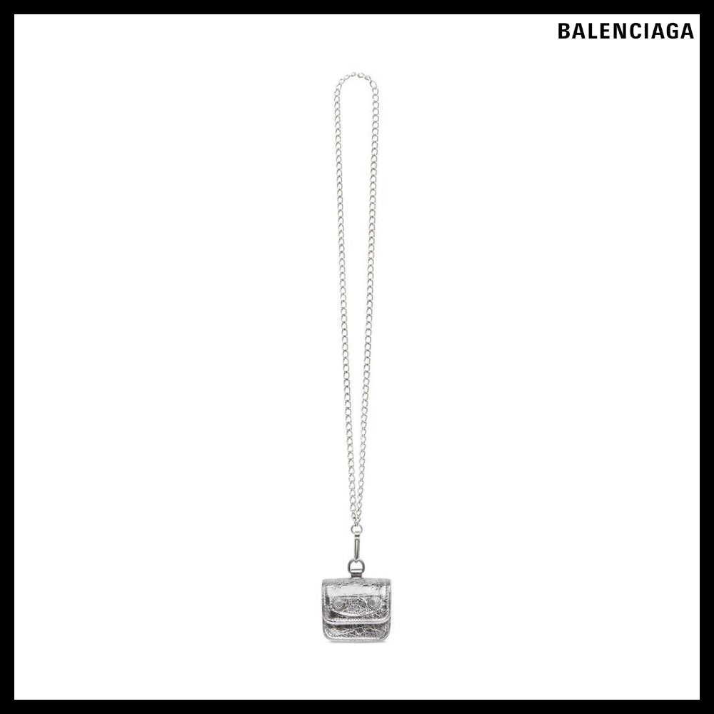 【BALENCIAGA】LE CAGOLE FLAP EARPODS WITH CHAIN METALLIZED