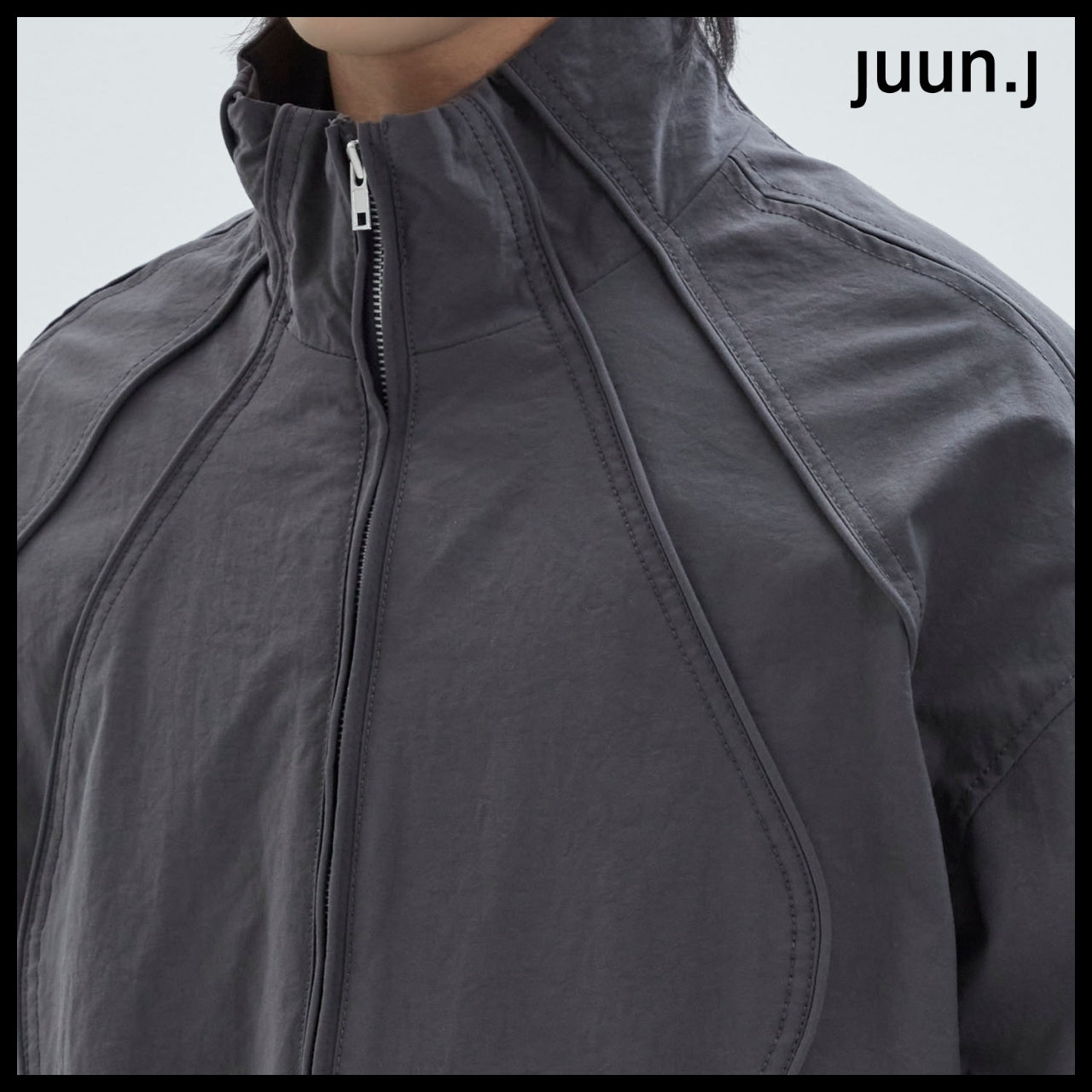 【JUUN.J】Curved Cut Design Stand Collar Jumper Grey