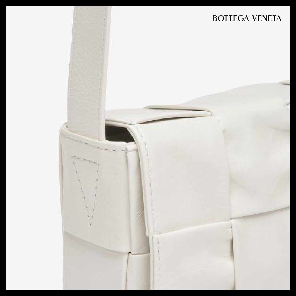 【BOTTEGA VENETA】Leather Cassette Bag White