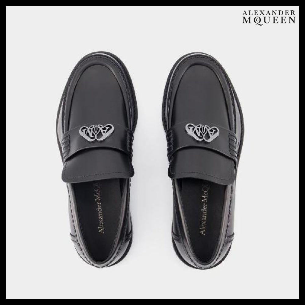 【Alexander Mcqueen】Seal Logo Plaque Leather Loafers Black